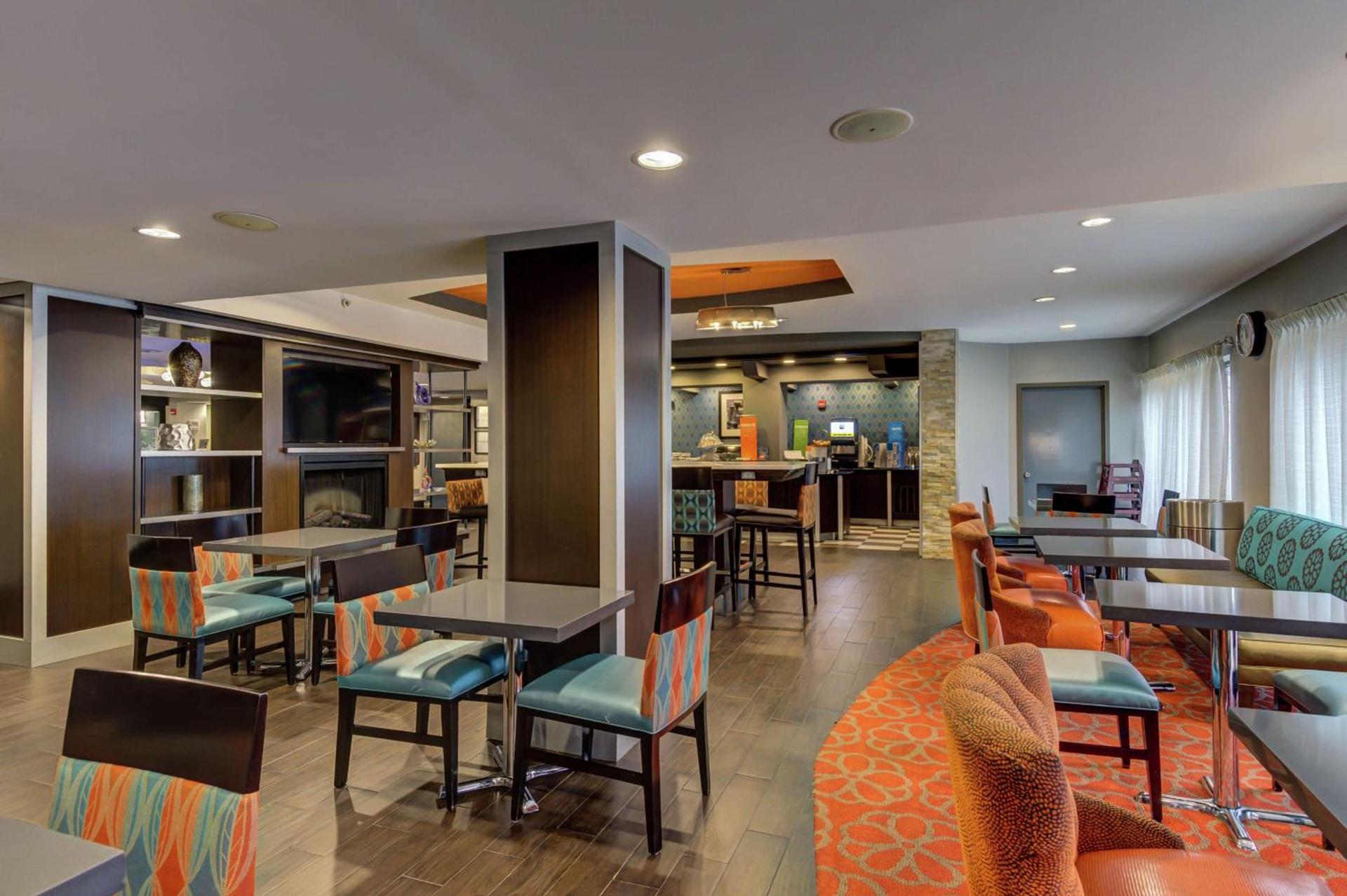 Hampton Inn Bowie photo 2