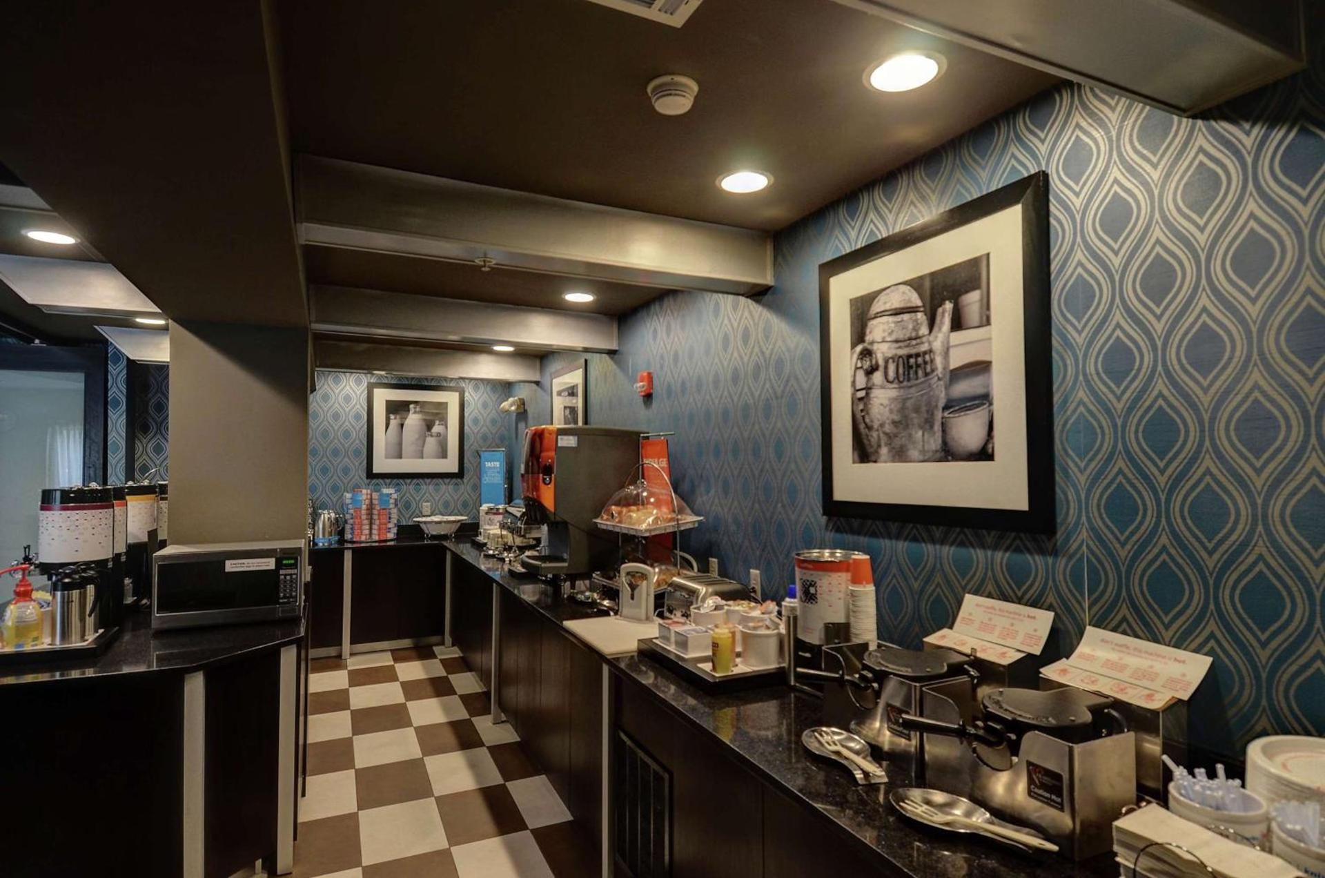 Hampton Inn Bowie photo 10