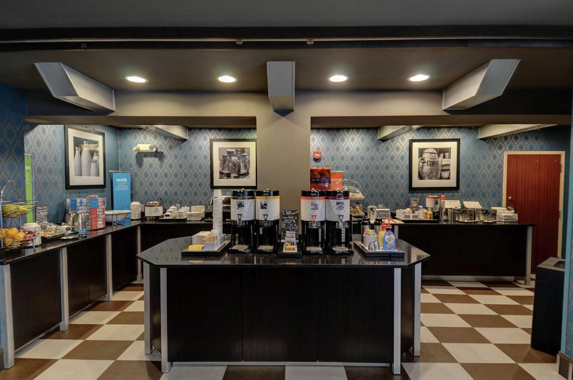 Hampton Inn Bowie photo 11