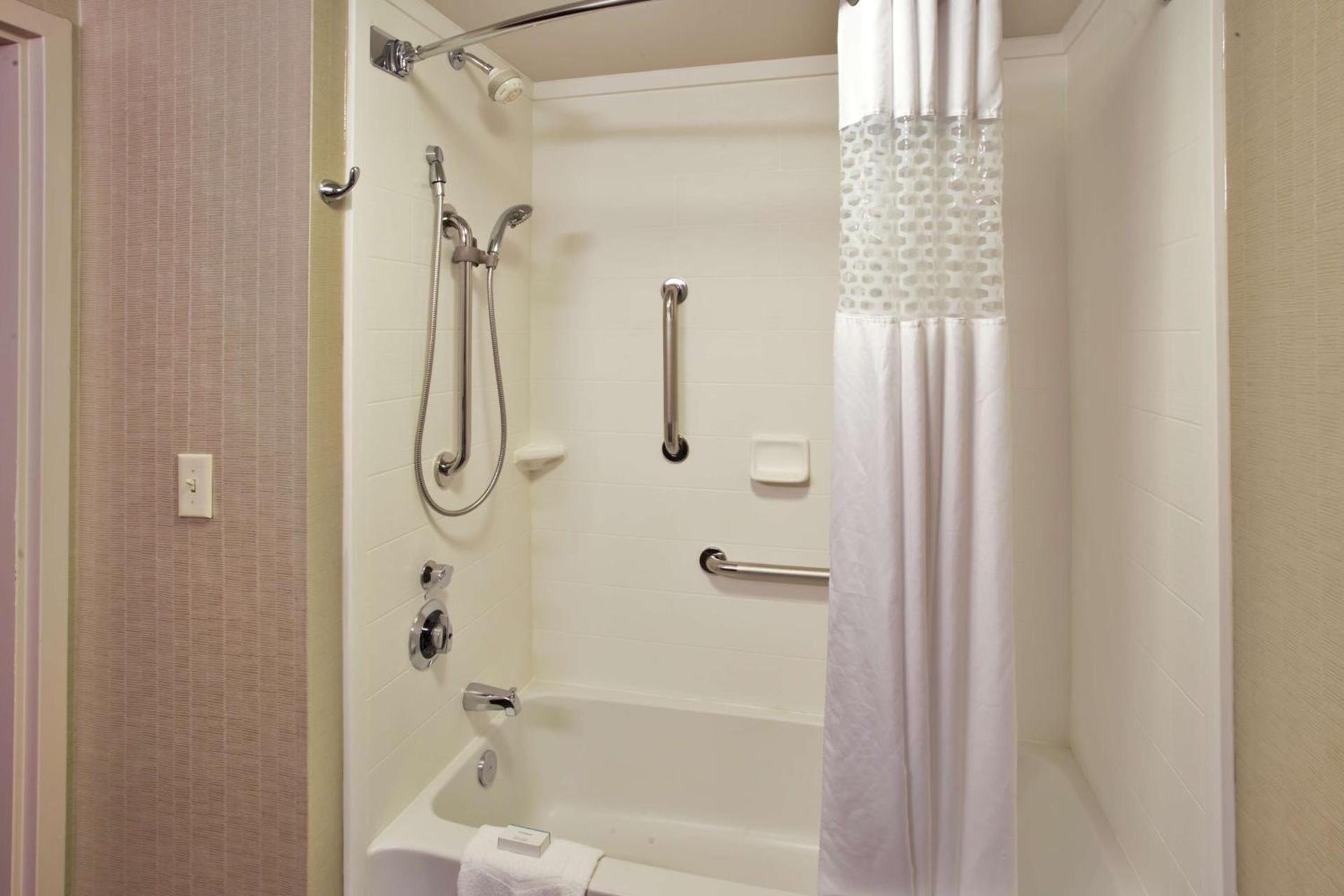 Hampton Inn Bowie photo 20