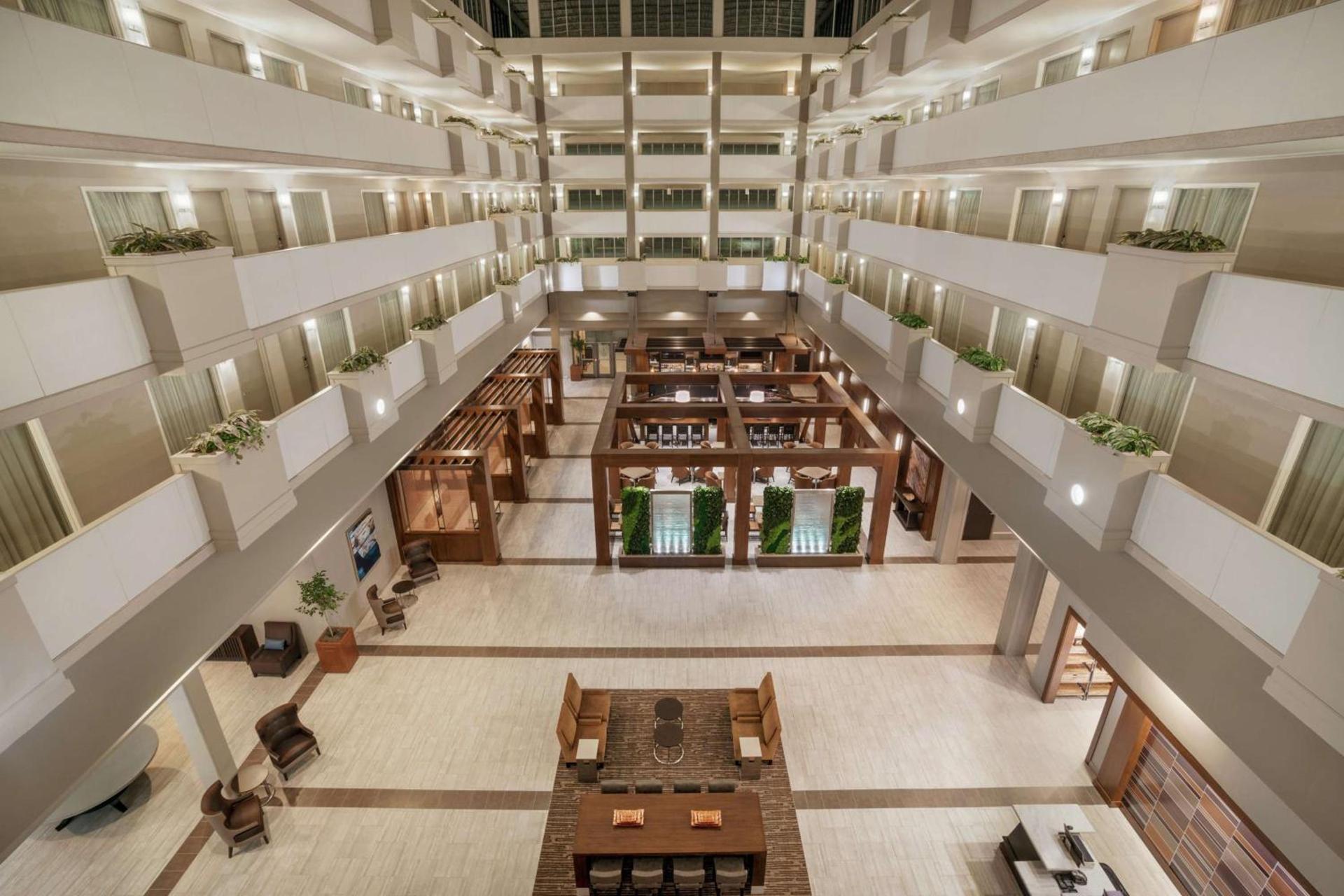 Embassy Suites Brunswick photo 3