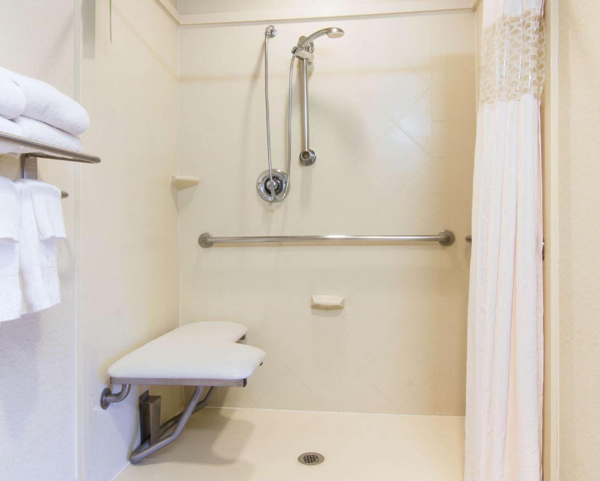 Hampton Inn and Suites-Brownsville photo 12
