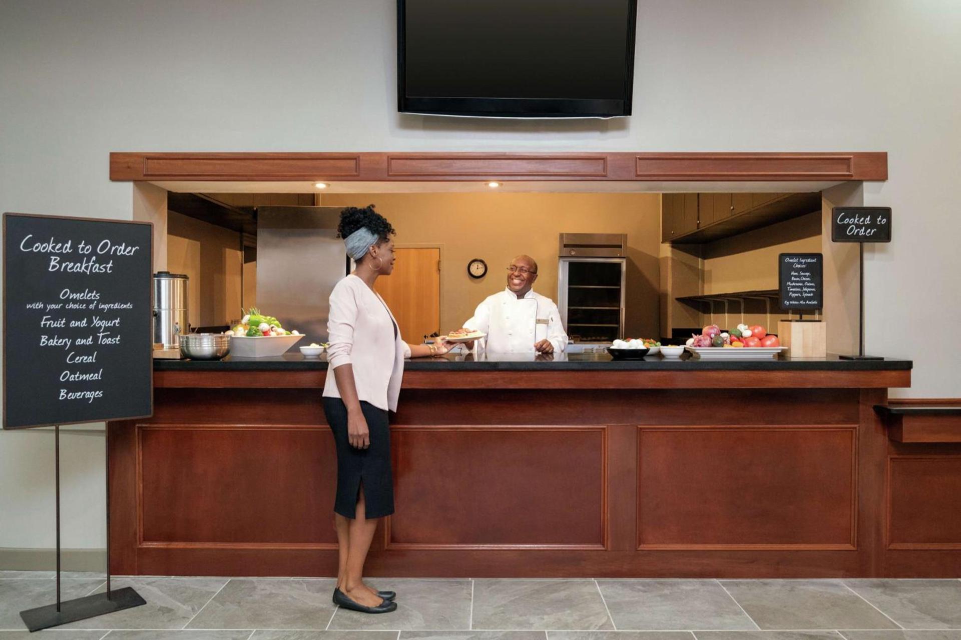 Embassy Suites Brunswick photo 11