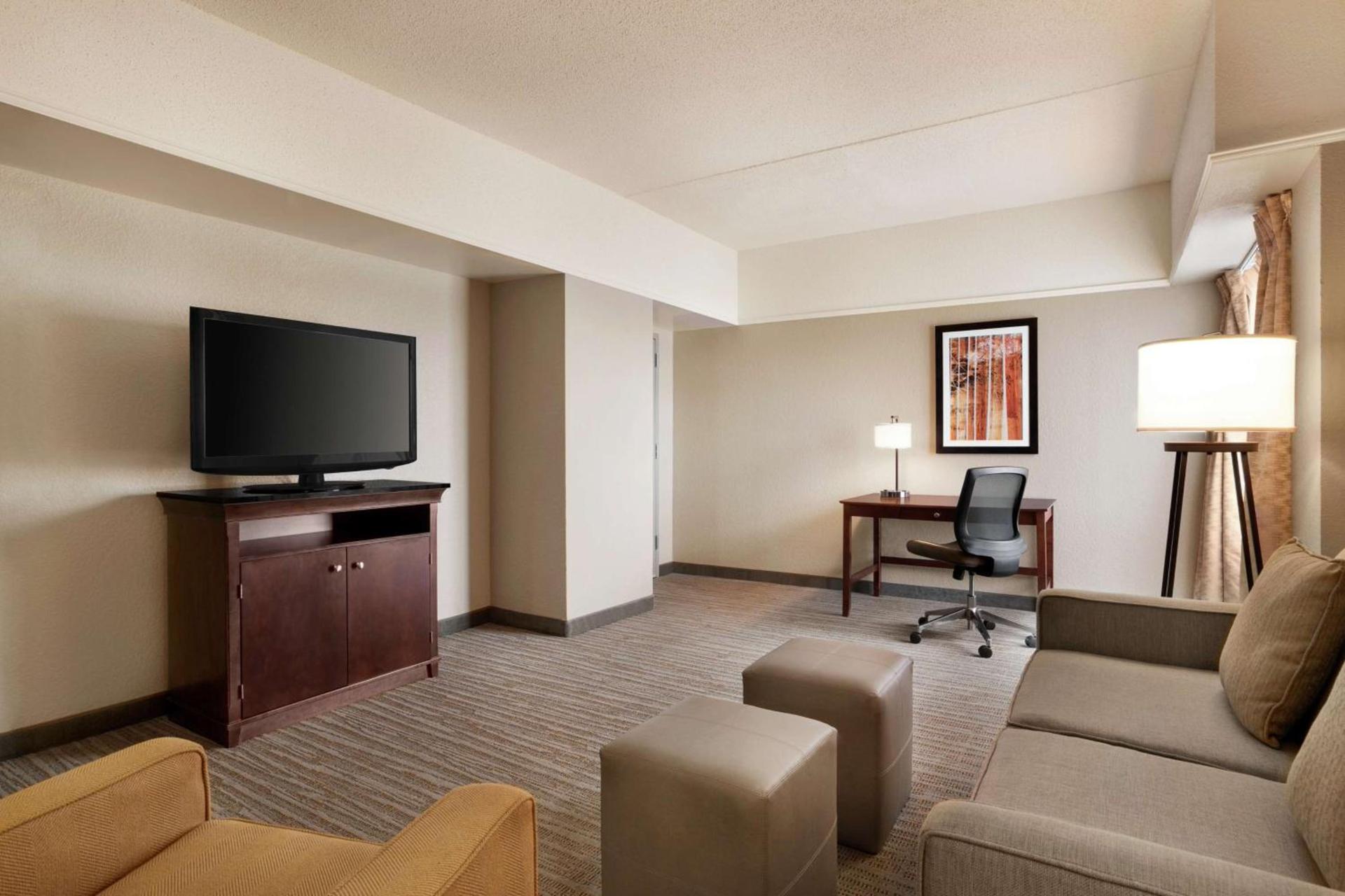 Embassy Suites Brunswick photo 15