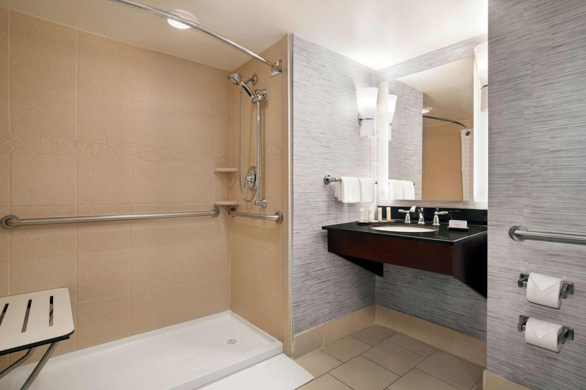 Embassy Suites Brunswick photo 19