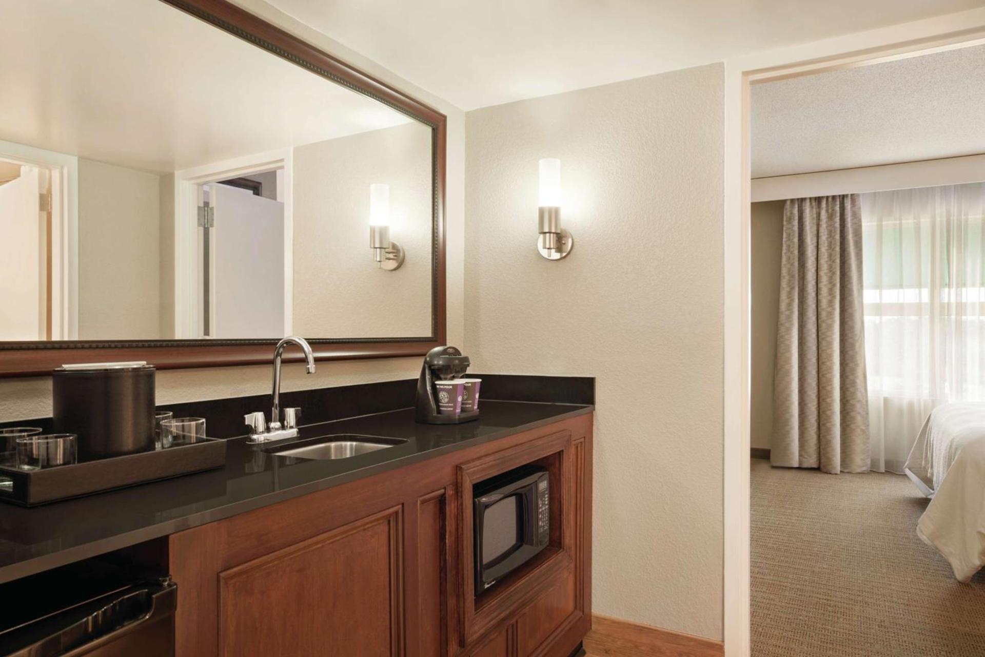 Embassy Suites Brunswick photo 27