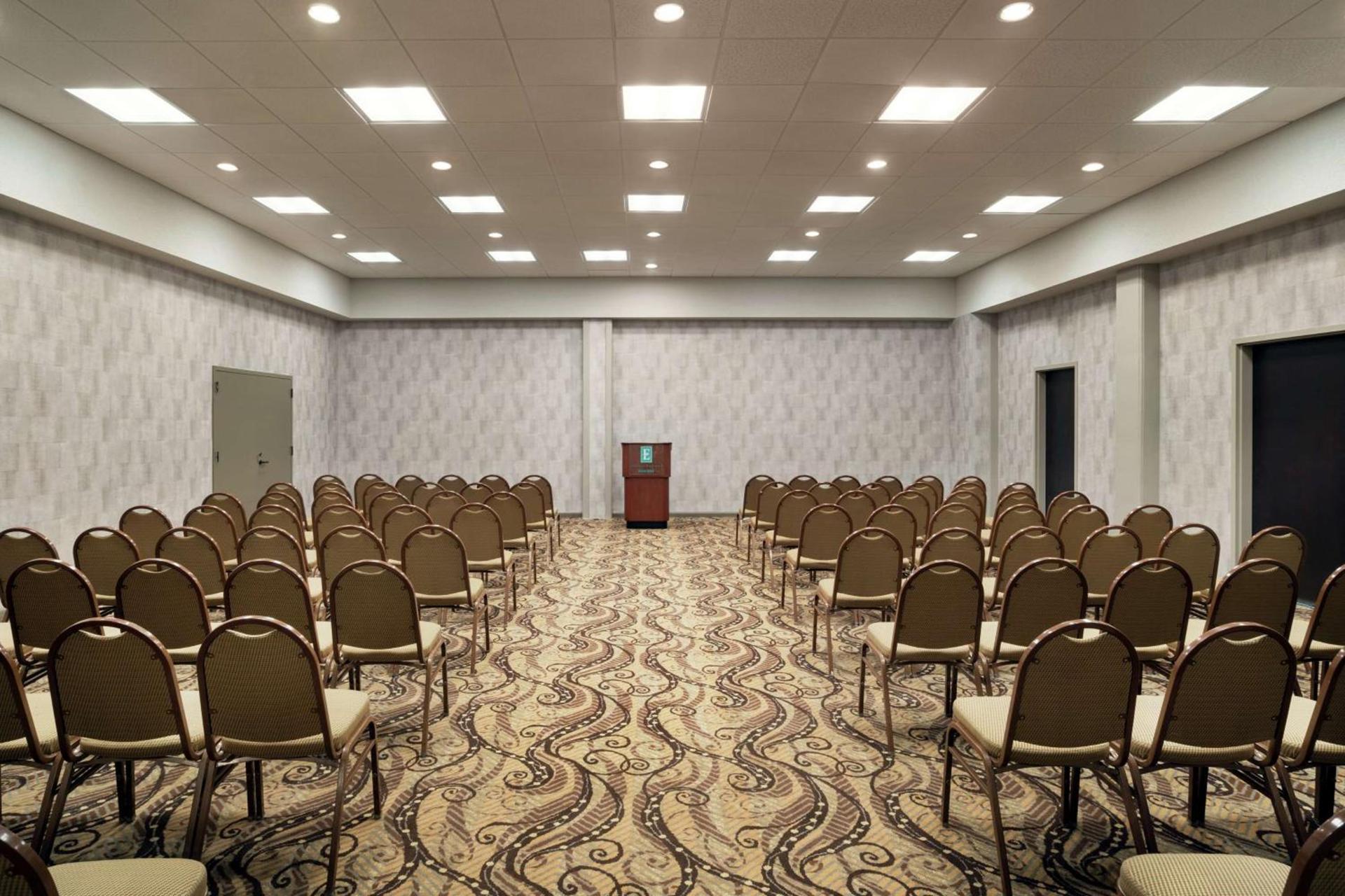 Embassy Suites Brunswick photo 31