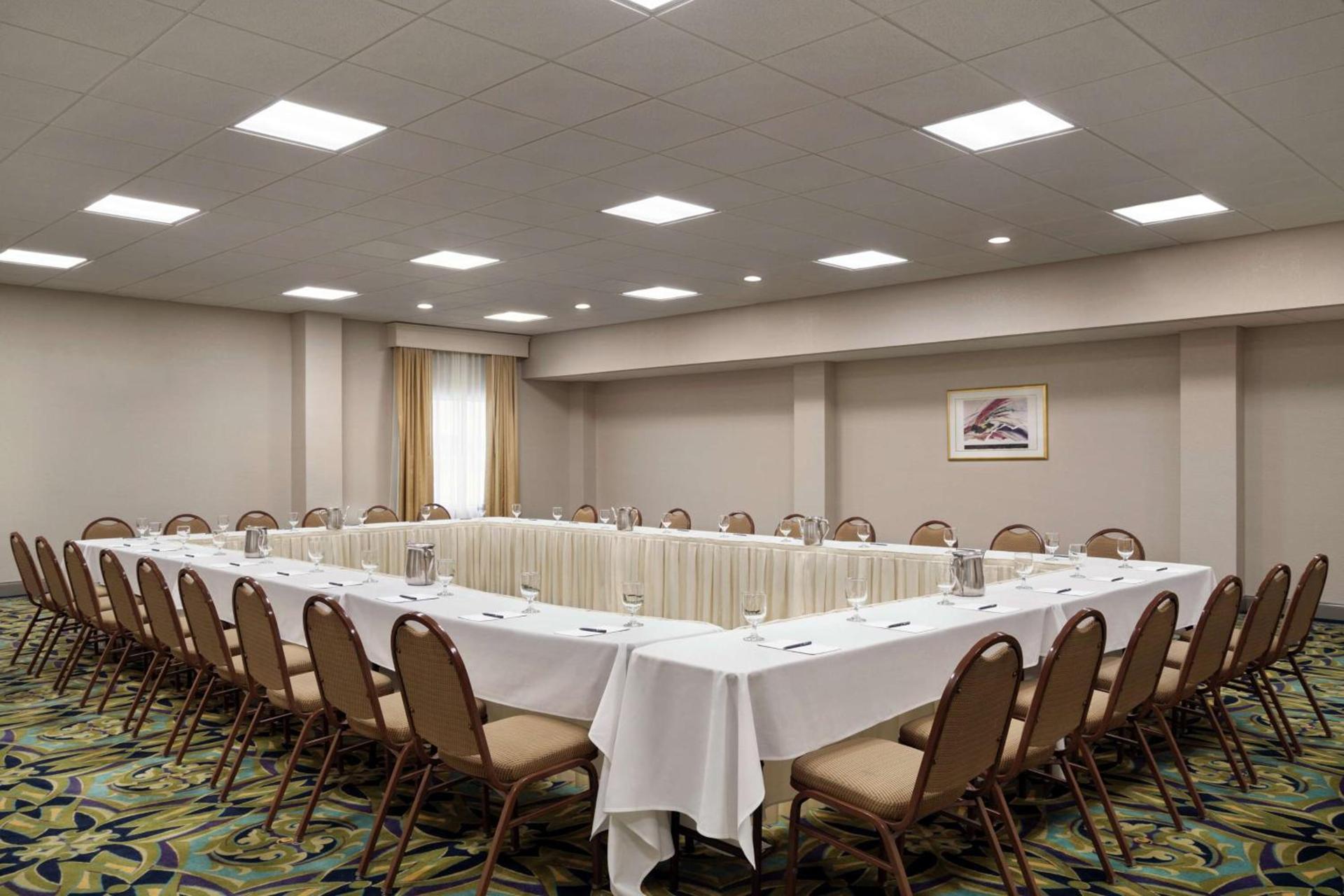 Embassy Suites Brunswick photo 34
