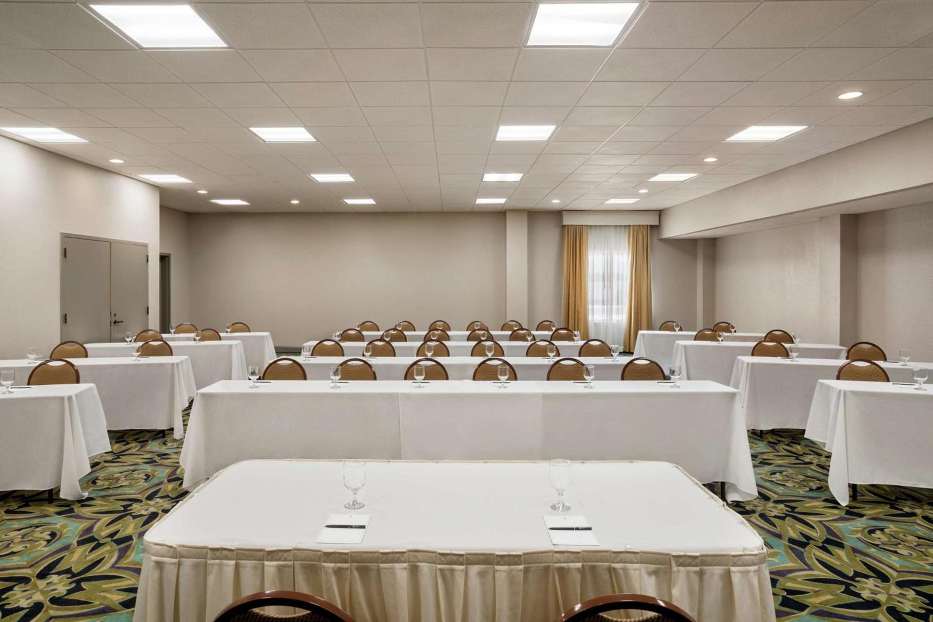 Embassy Suites Brunswick photo 35