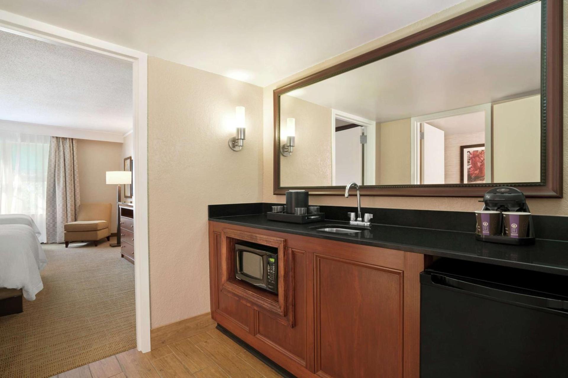 Embassy Suites Brunswick photo 28