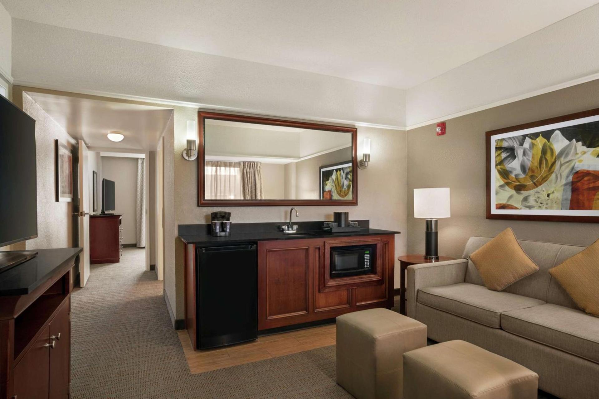Embassy Suites Brunswick photo 42