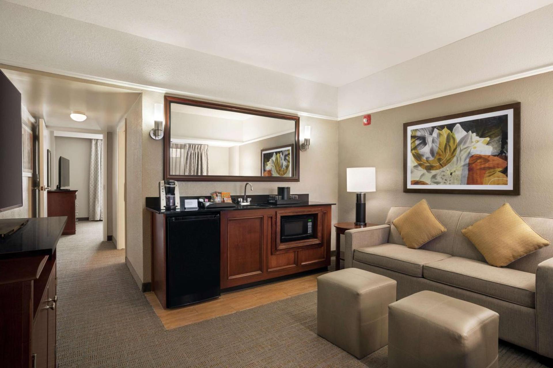 Embassy Suites Brunswick photo 46
