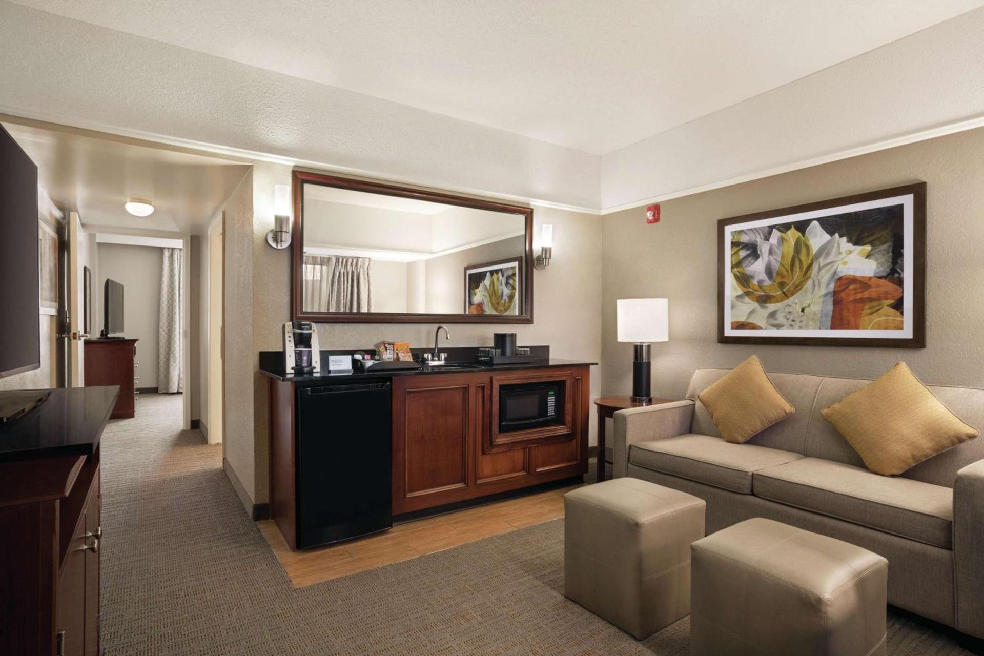 Embassy Suites Brunswick photo 52