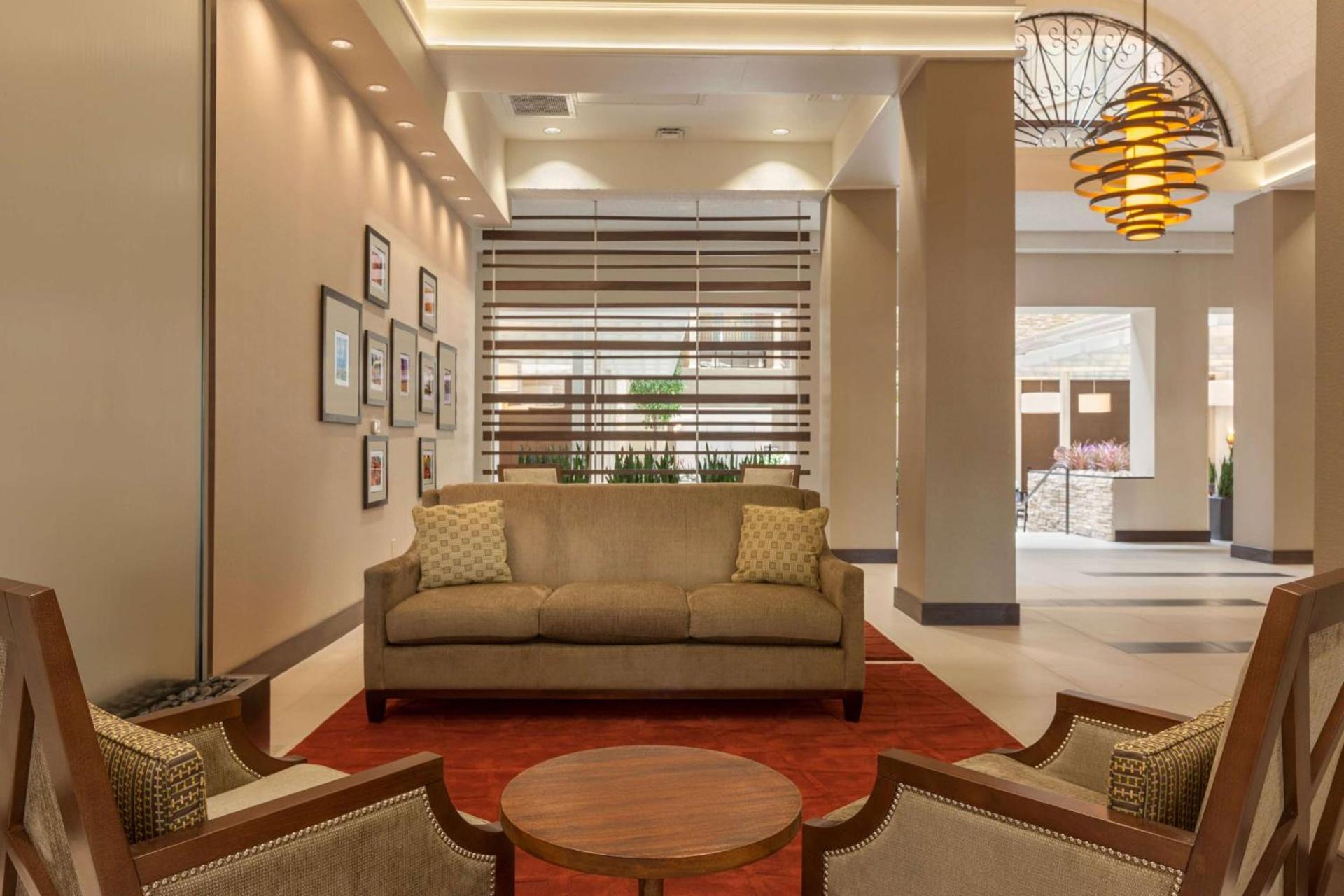 Embassy Suites Baton Rouge photo 5