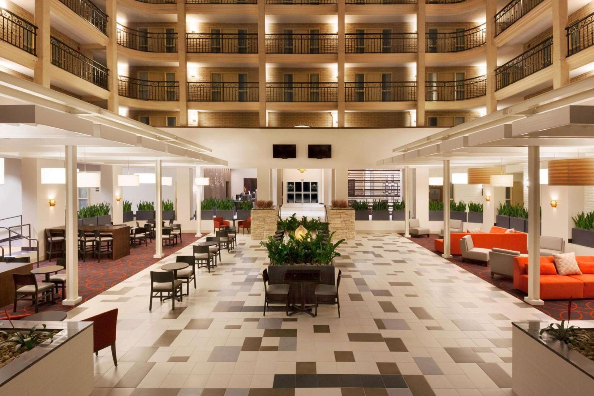 Embassy Suites Baton Rouge photo 6