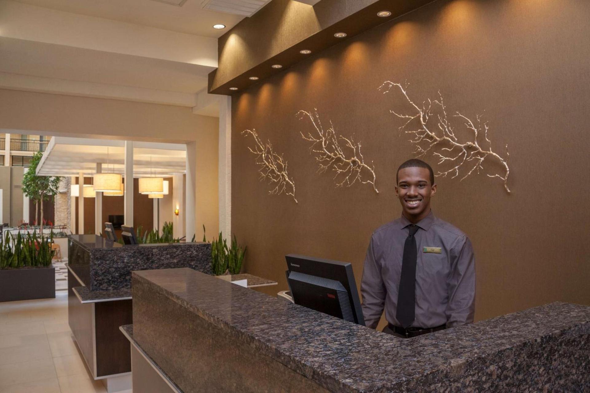 Embassy Suites Baton Rouge photo 7