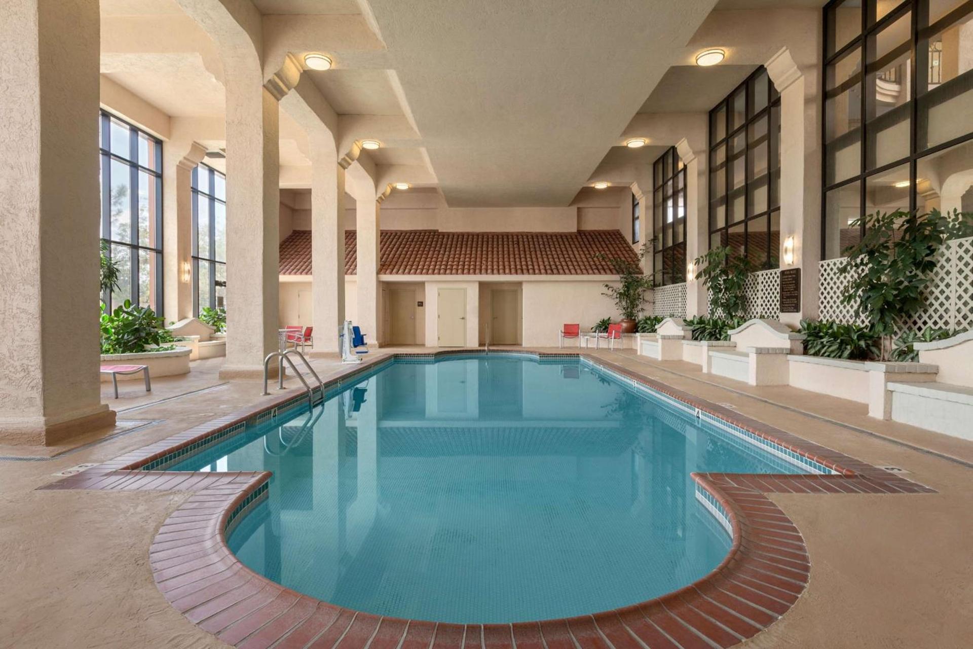 Embassy Suites Baton Rouge photo 11