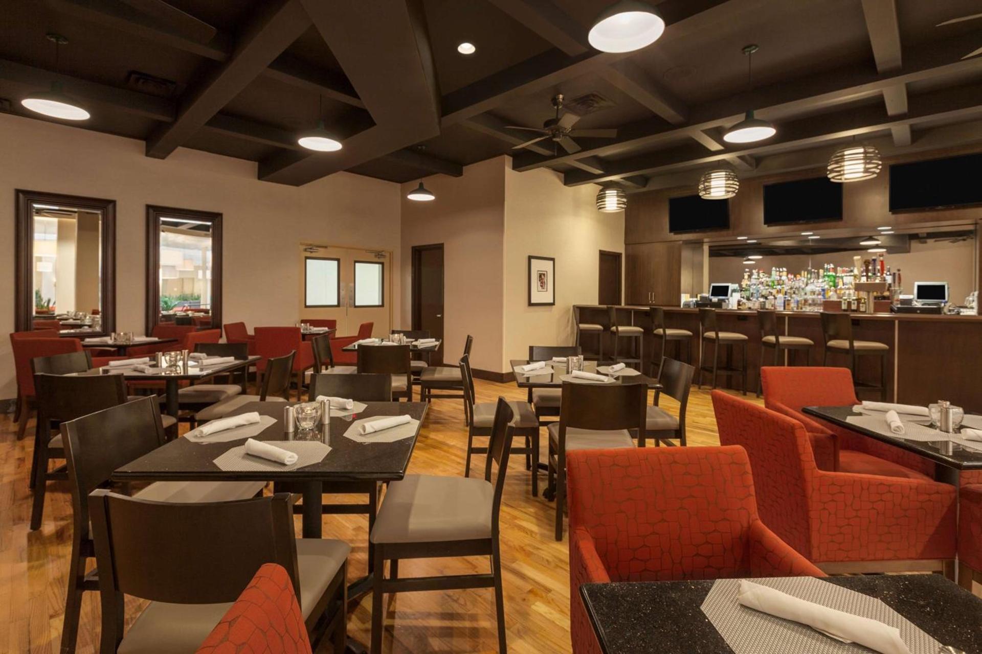 Embassy Suites Baton Rouge photo 15