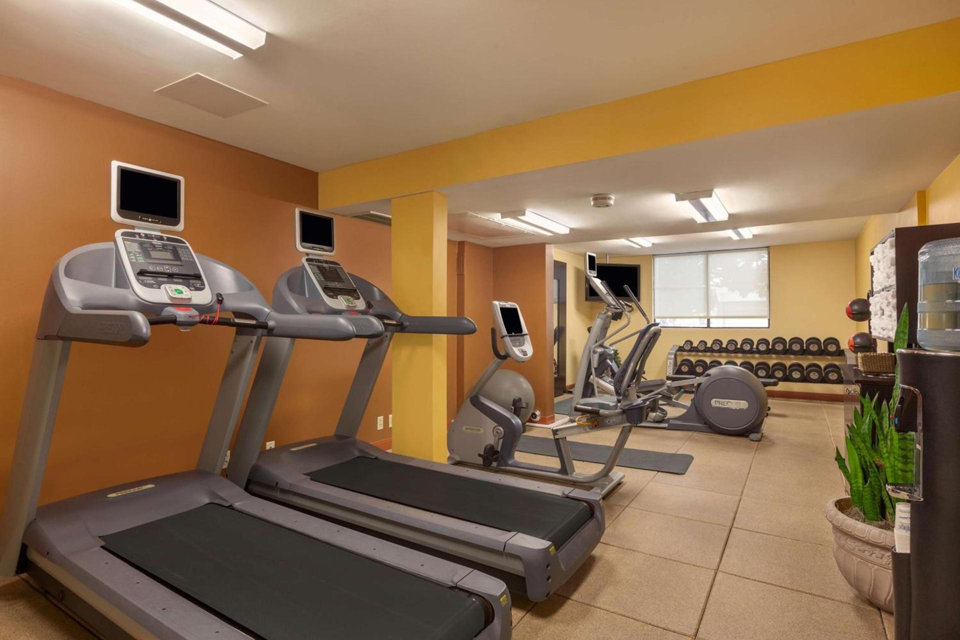 Embassy Suites Baton Rouge photo 16