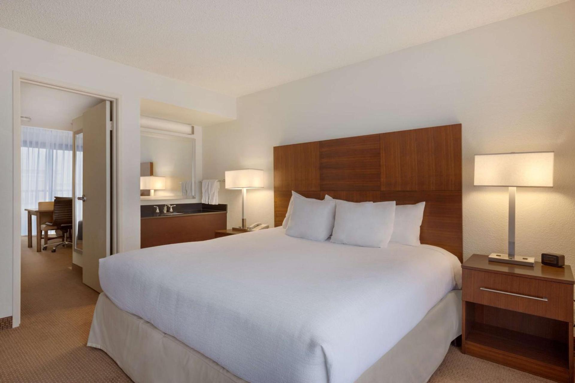 Embassy Suites Baton Rouge photo 21