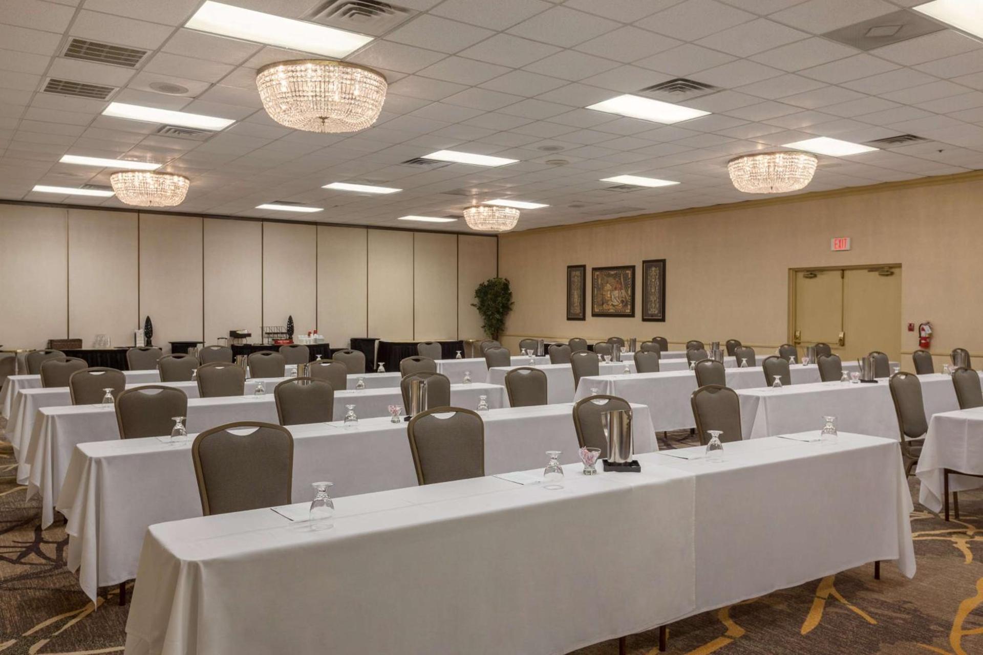Embassy Suites Baton Rouge photo 23