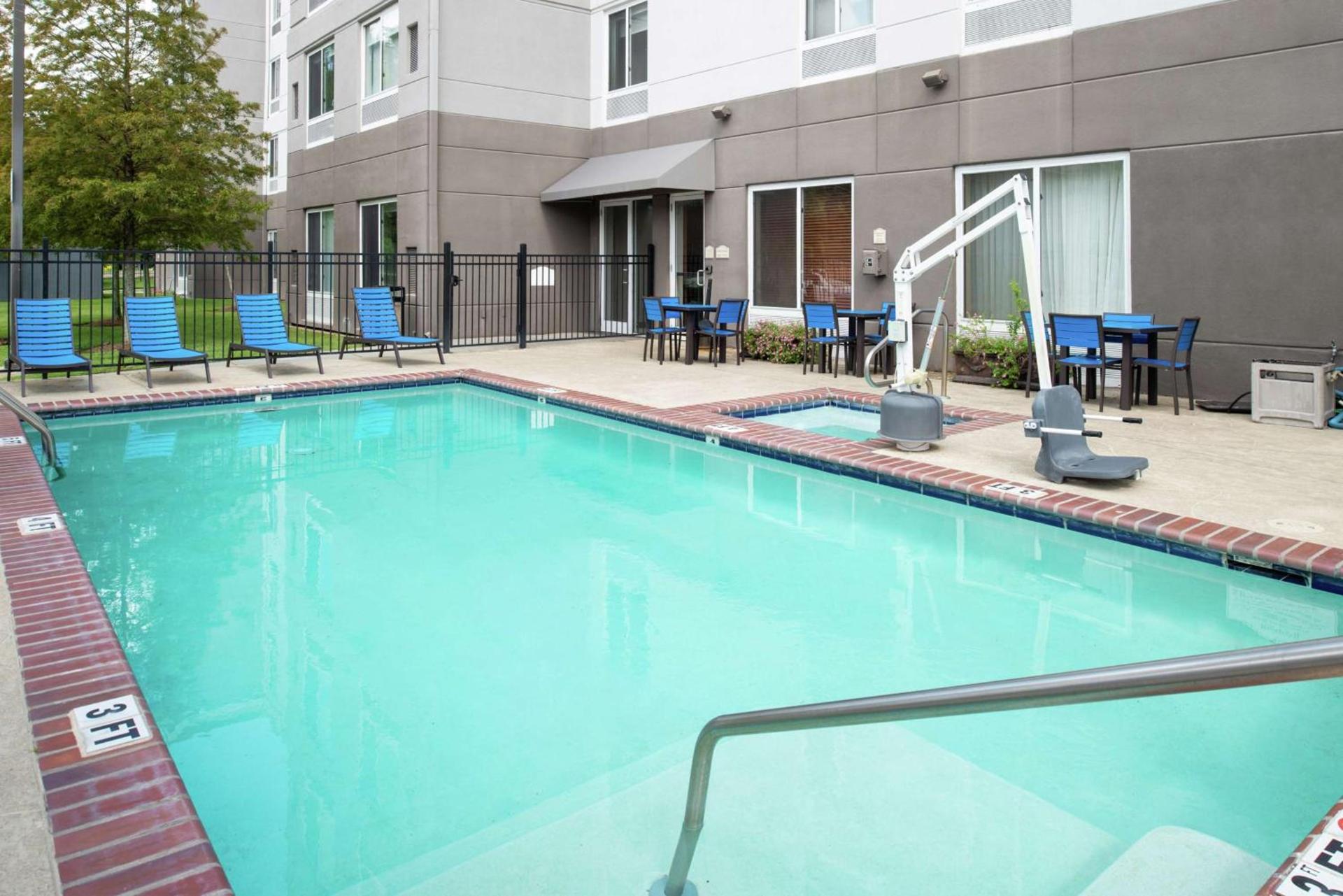 Hilton Garden Inn Baton Rouge Airport photo 2
