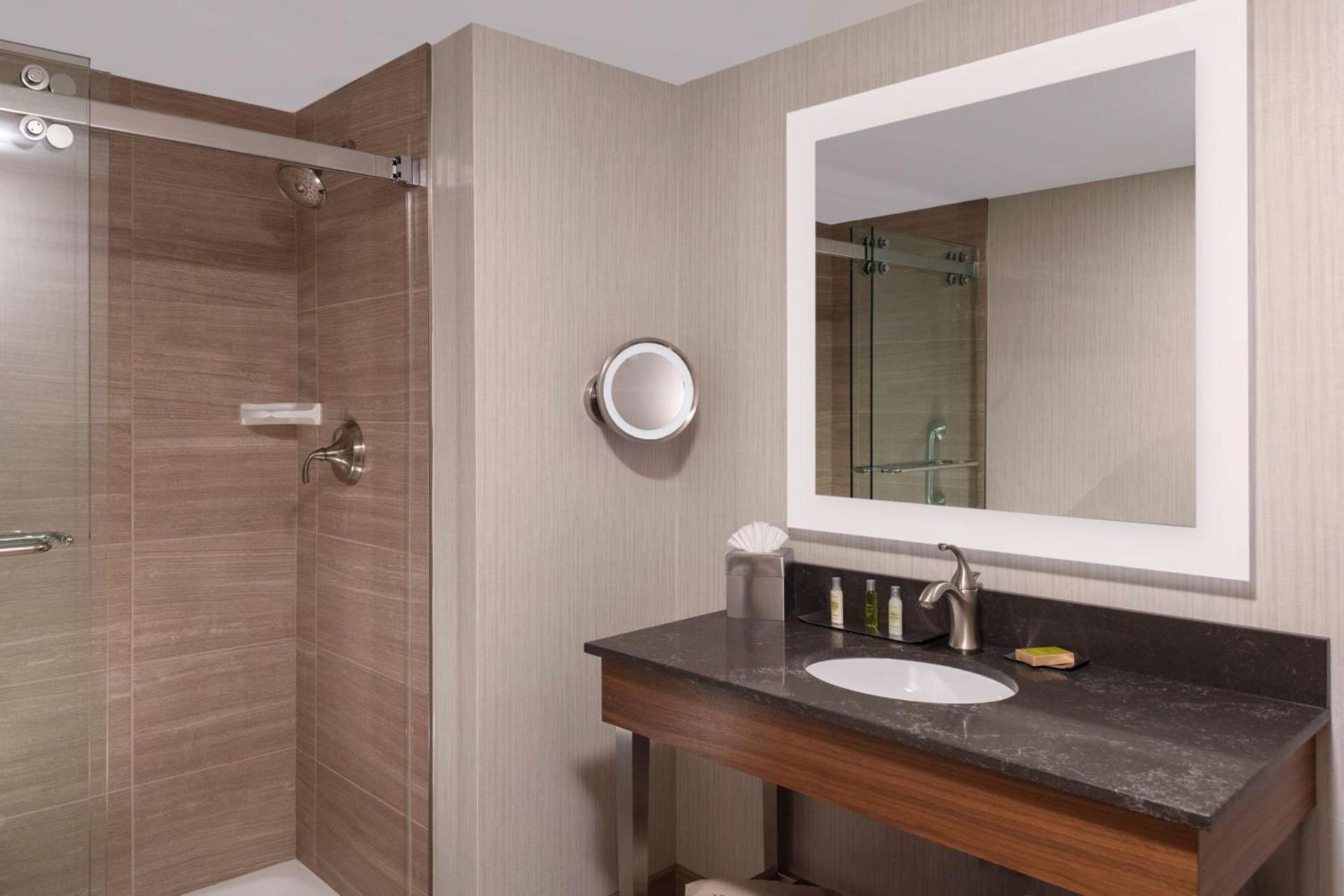 DoubleTree by Hilton Hotel Burlington Vermont photo 28