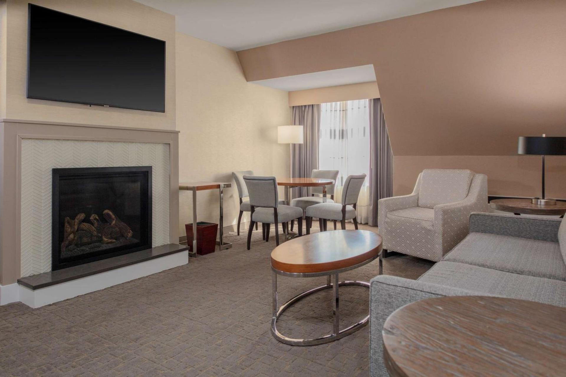 DoubleTree by Hilton Hotel Burlington Vermont photo 32