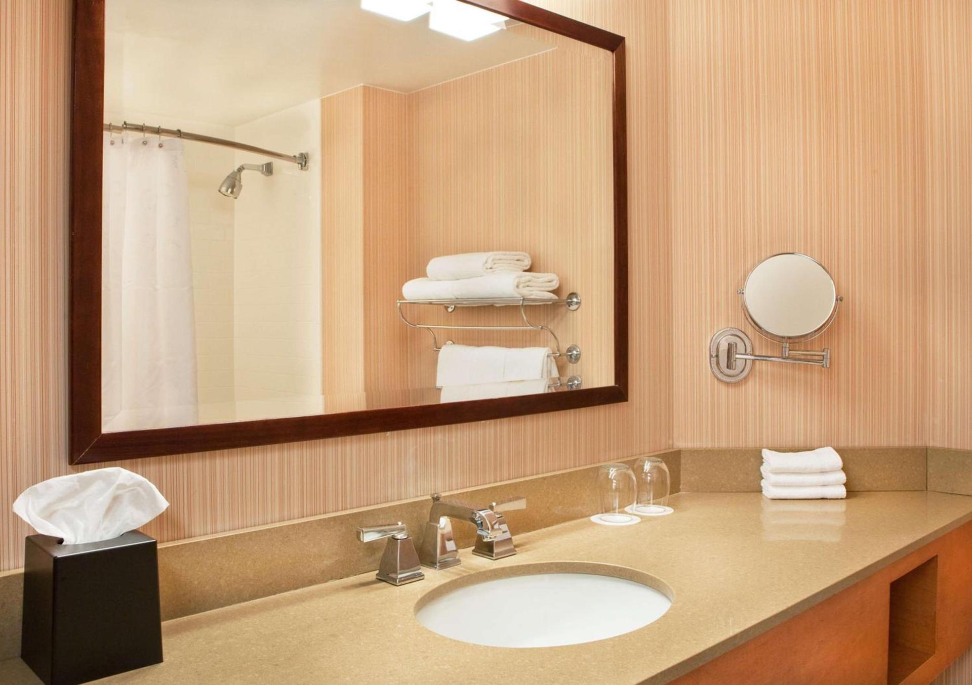 DoubleTree by Hilton Hotel Burlington Vermont photo 35
