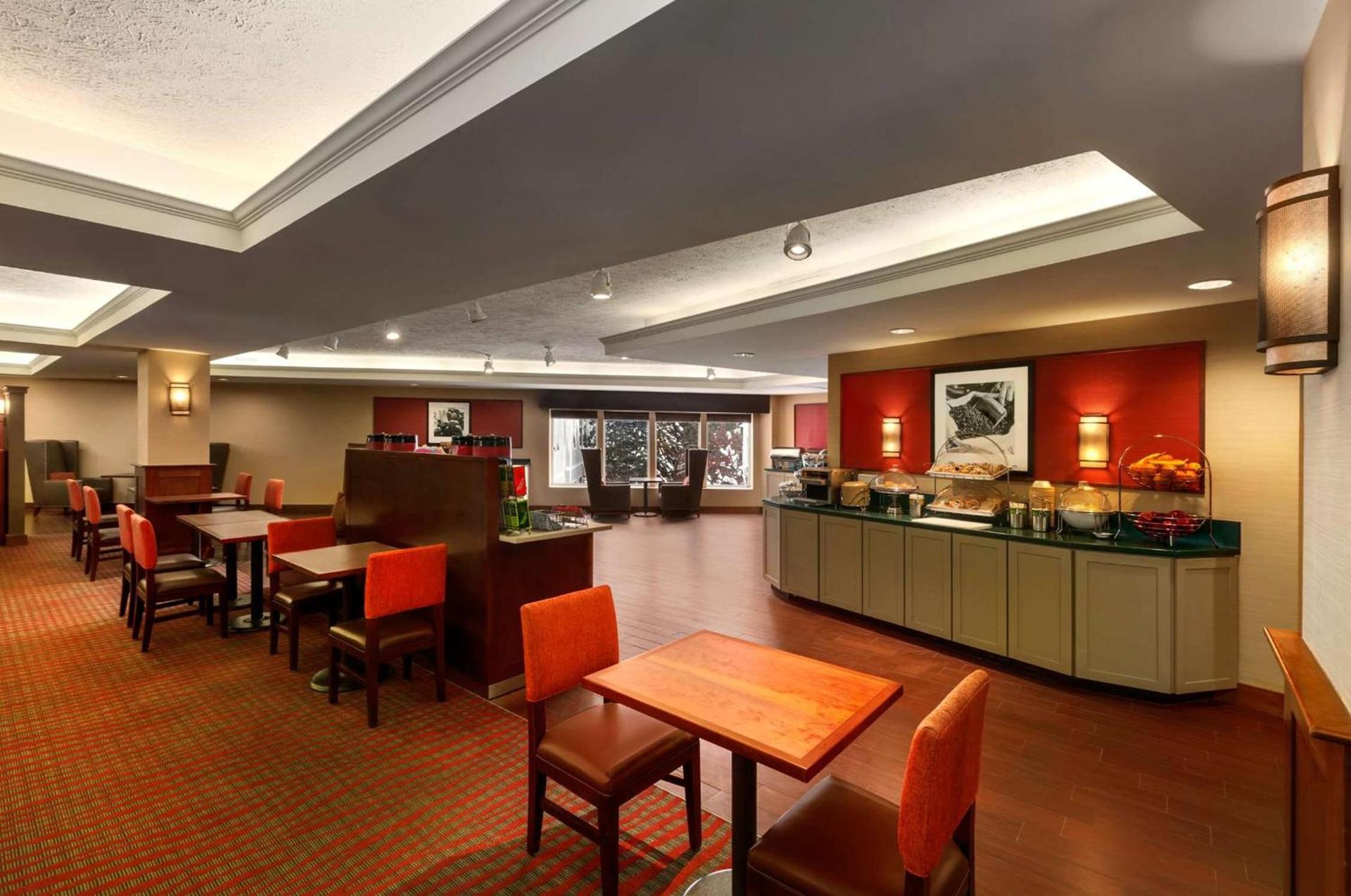 Hampton Inn Burlington - Colchester photo 12