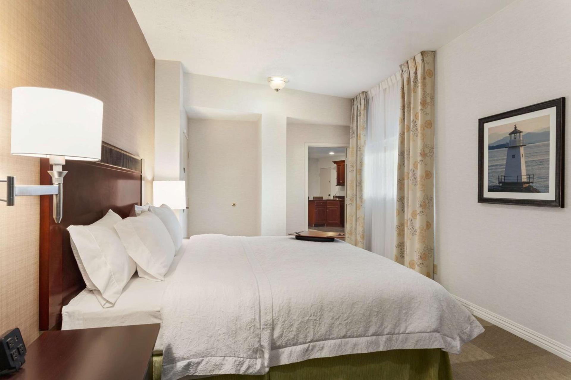Hampton Inn Burlington - Colchester photo 18