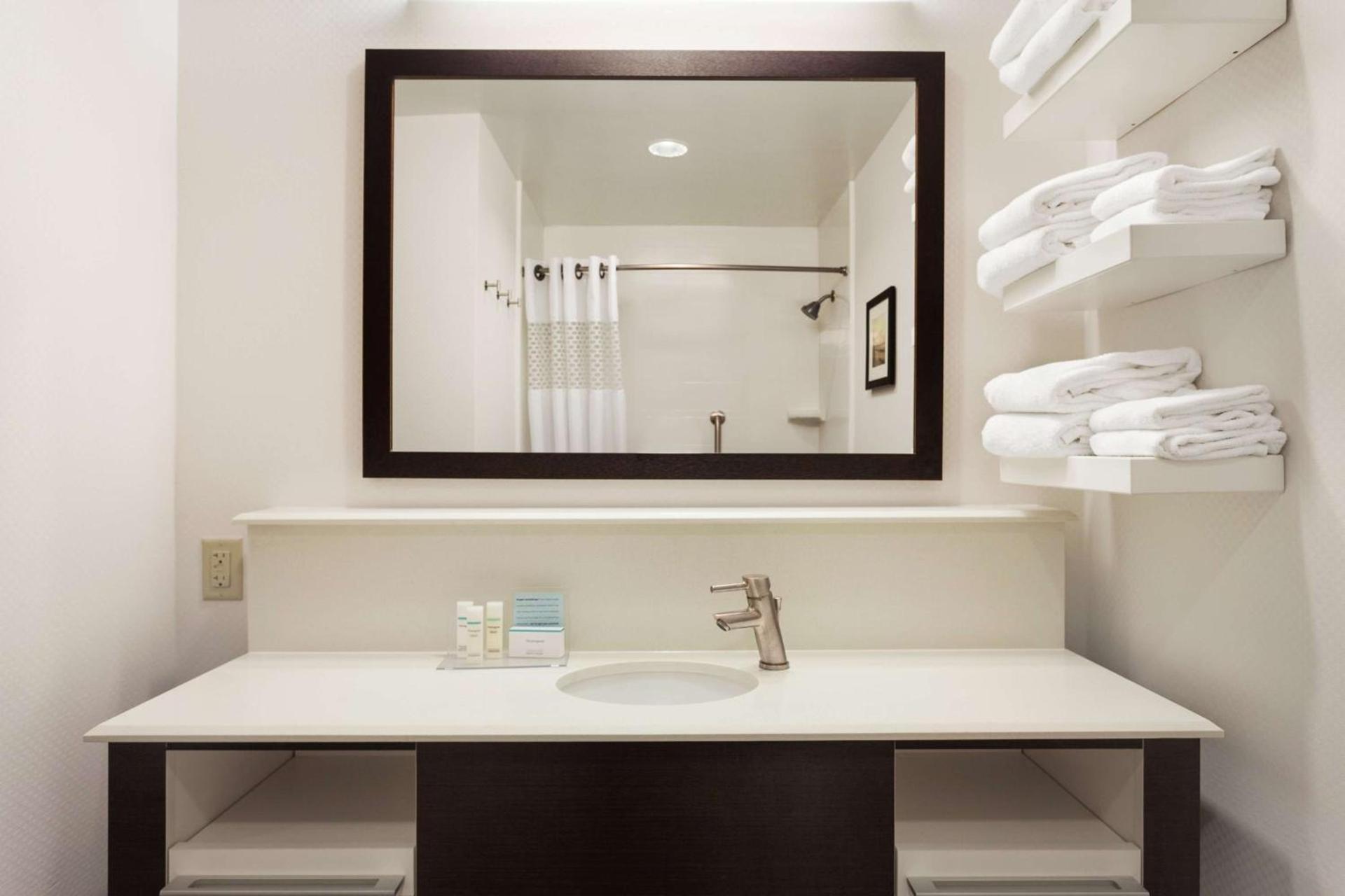 Hampton Inn Burlington - Colchester photo 22