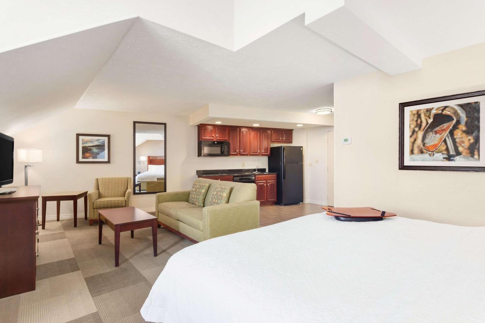 Hampton Inn Burlington - Colchester photo 24