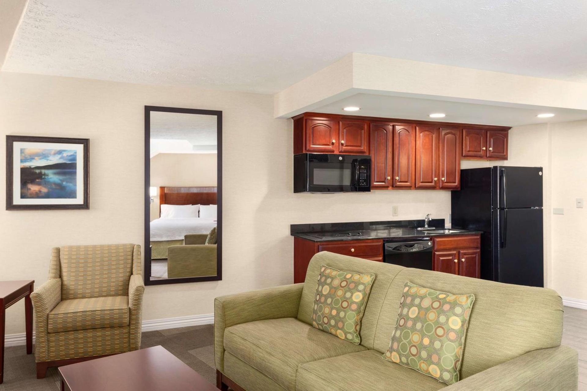 Hampton Inn Burlington - Colchester photo 23