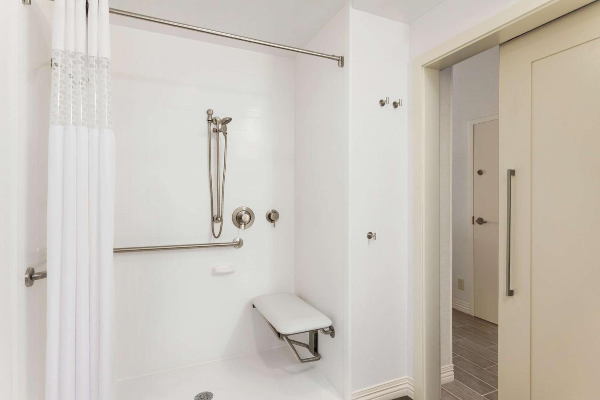 Hampton Inn Burlington - Colchester photo 27