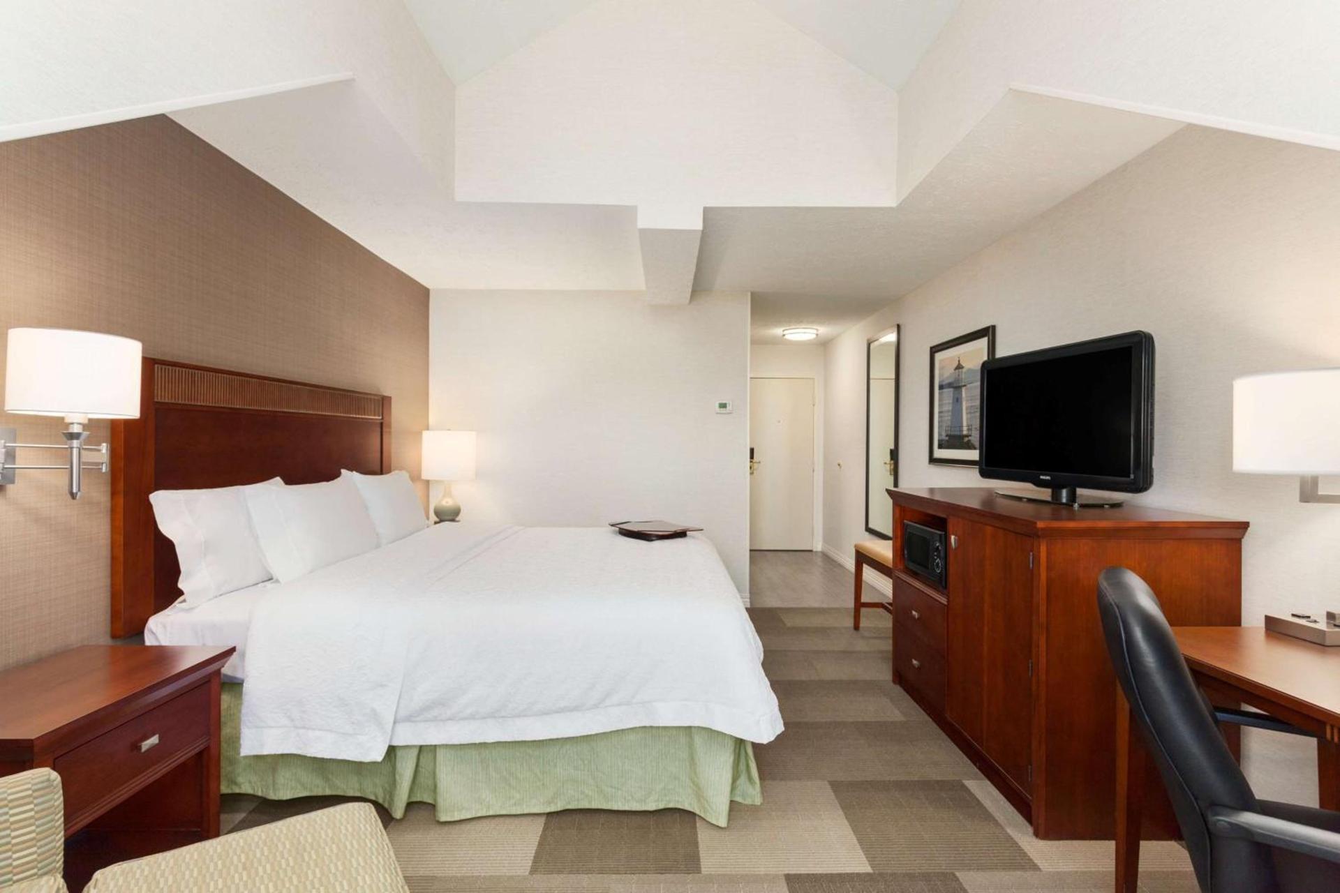 Hampton Inn Burlington - Colchester photo 26