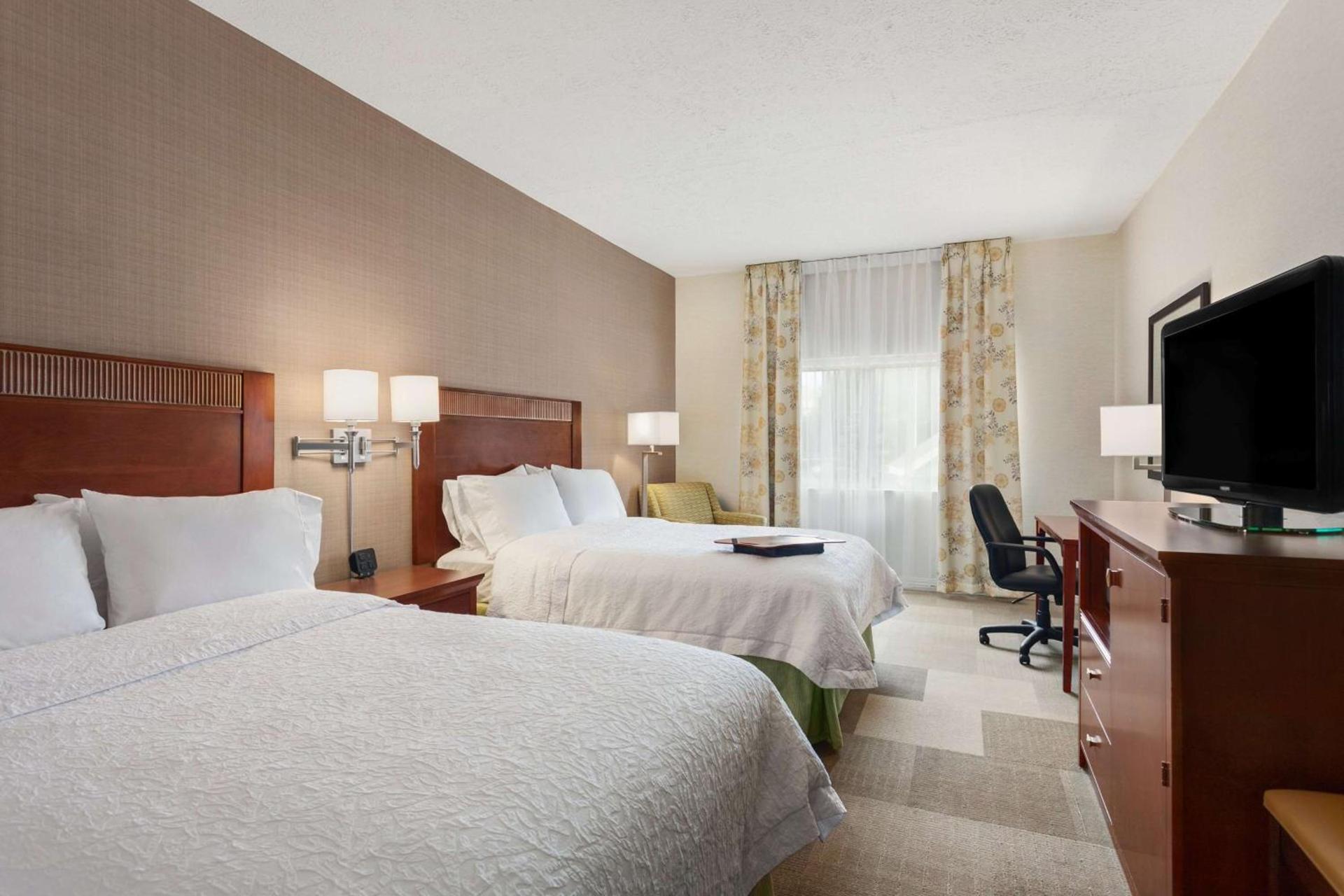 Hampton Inn Burlington - Colchester photo 28