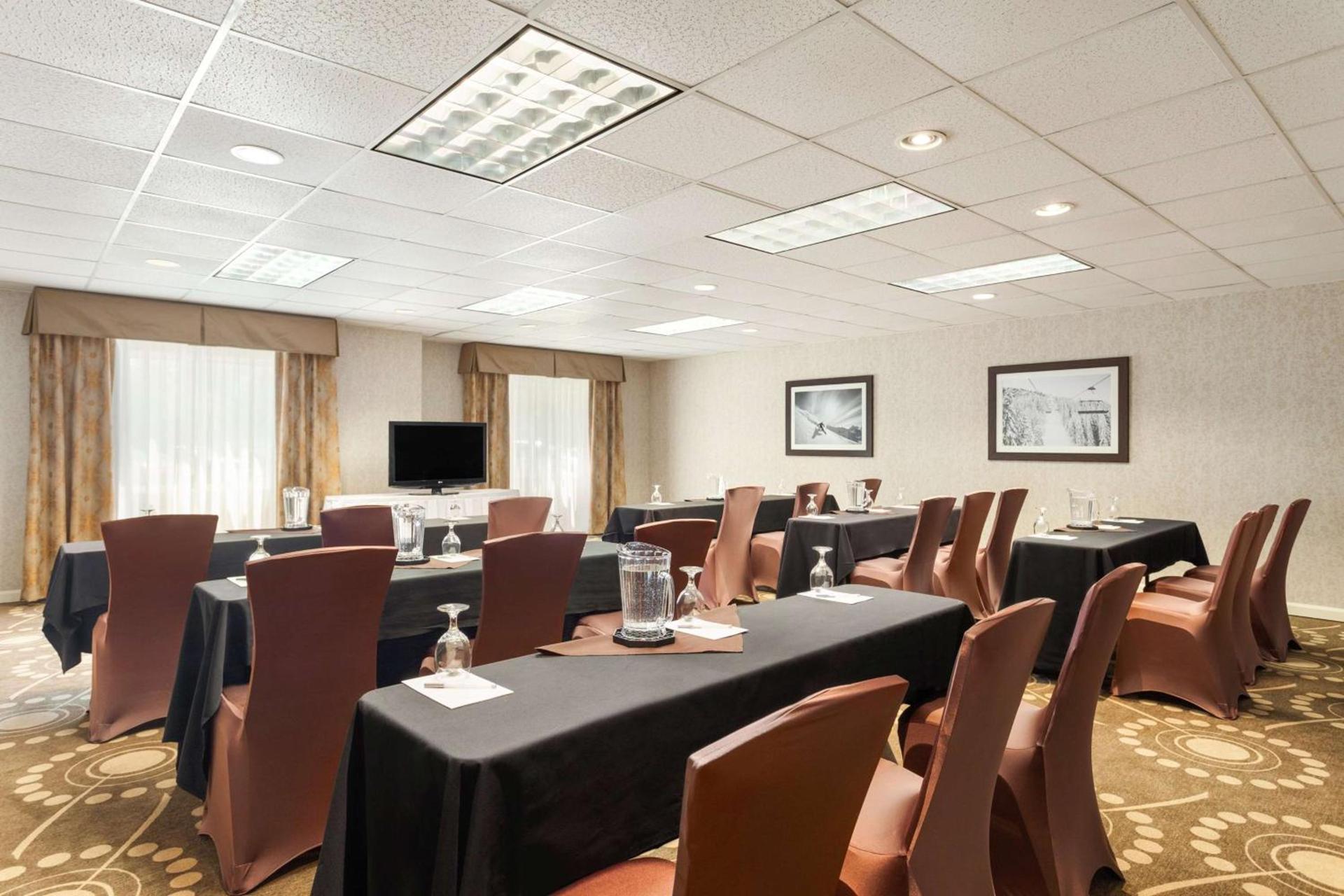 Hampton Inn Burlington - Colchester photo 30