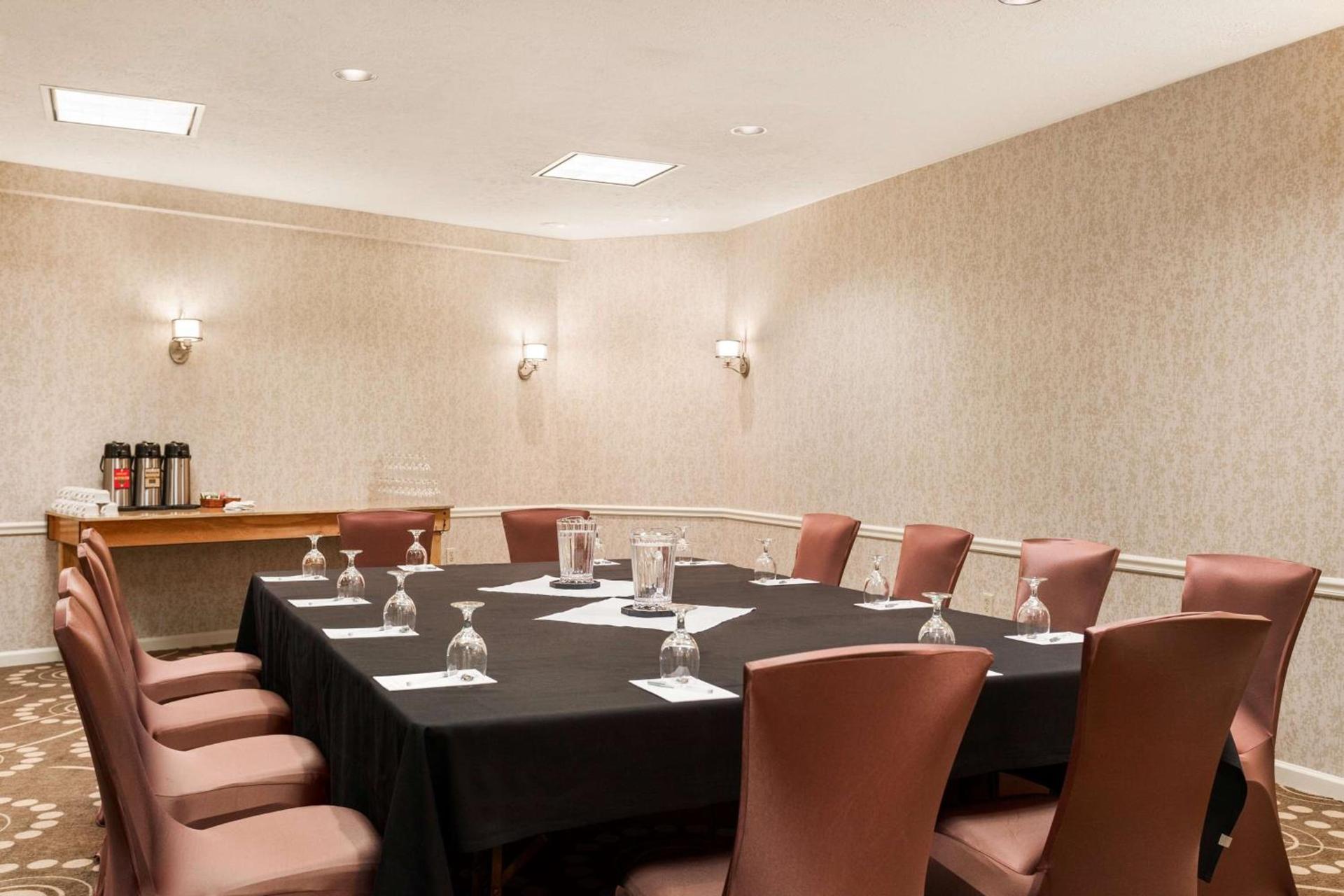 Hampton Inn Burlington - Colchester photo 31