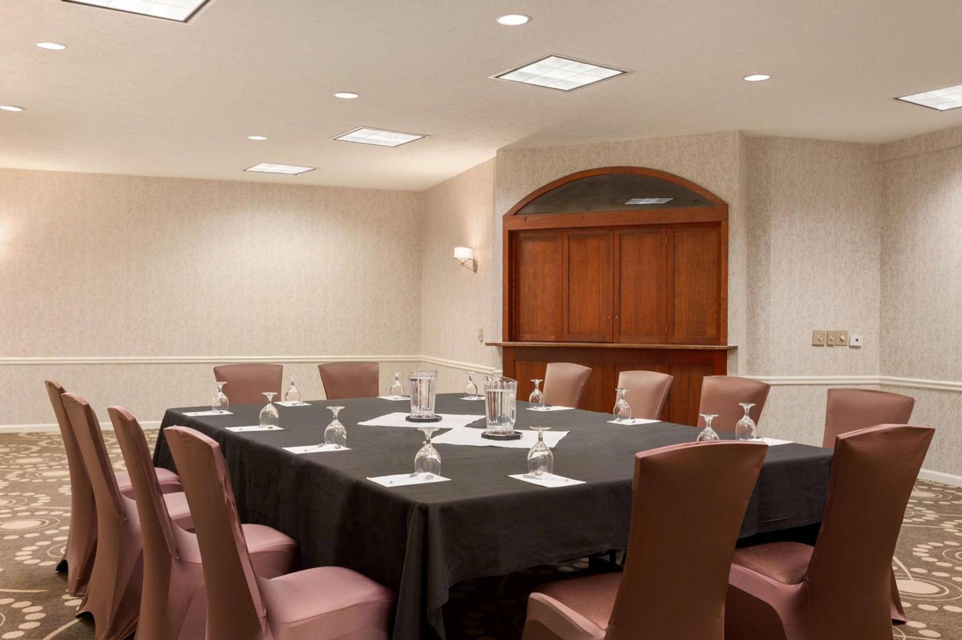 Hampton Inn Burlington - Colchester photo 32