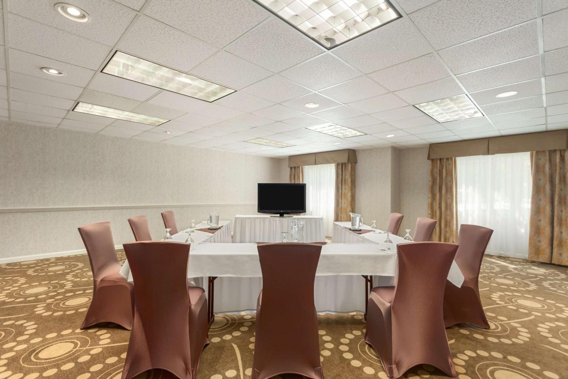 Hampton Inn Burlington - Colchester photo 33