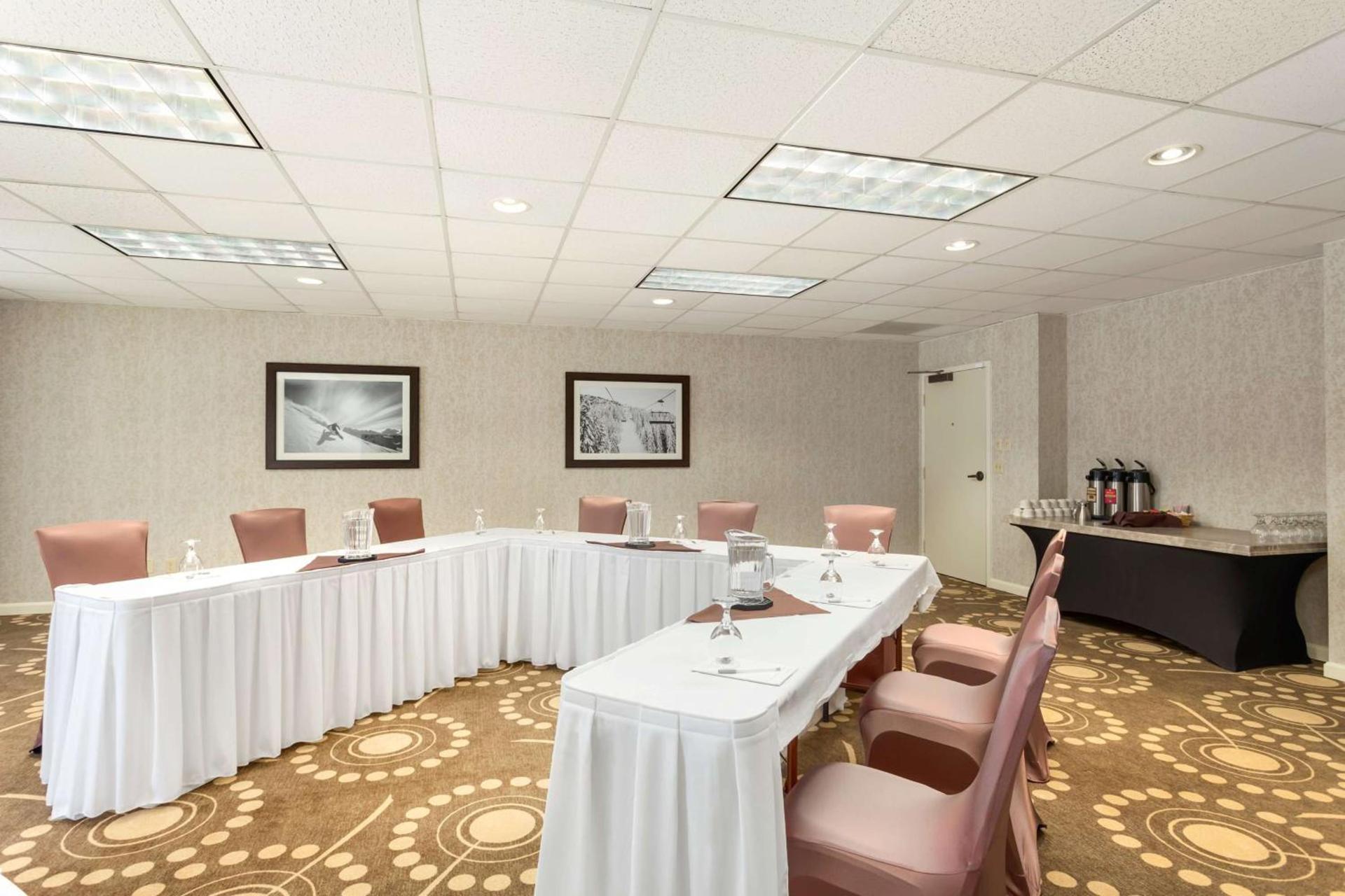 Hampton Inn Burlington - Colchester photo 35