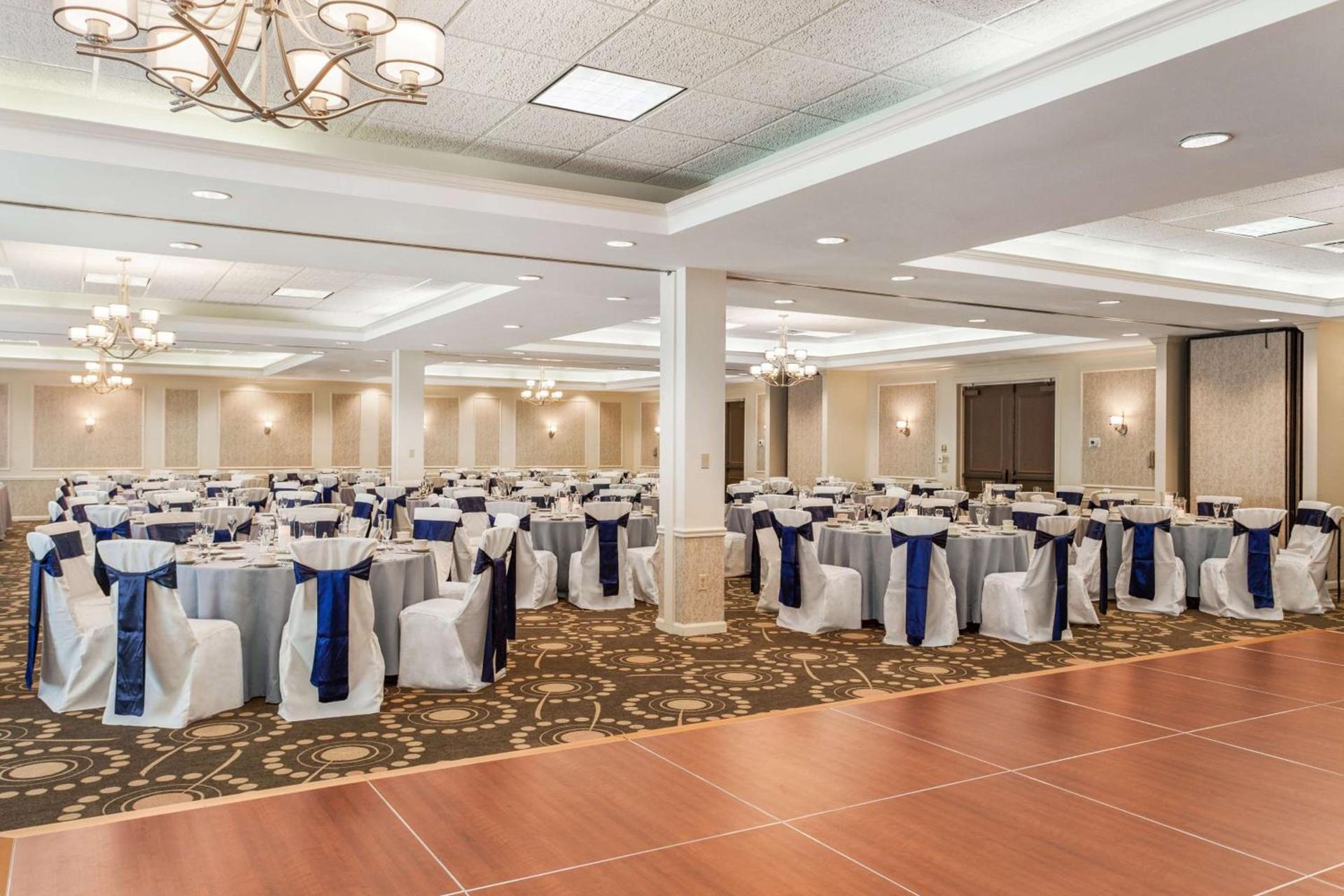 Hampton Inn Burlington - Colchester photo 34