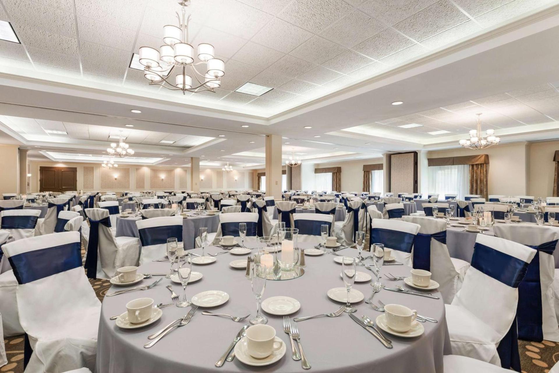 Hampton Inn Burlington - Colchester photo 36