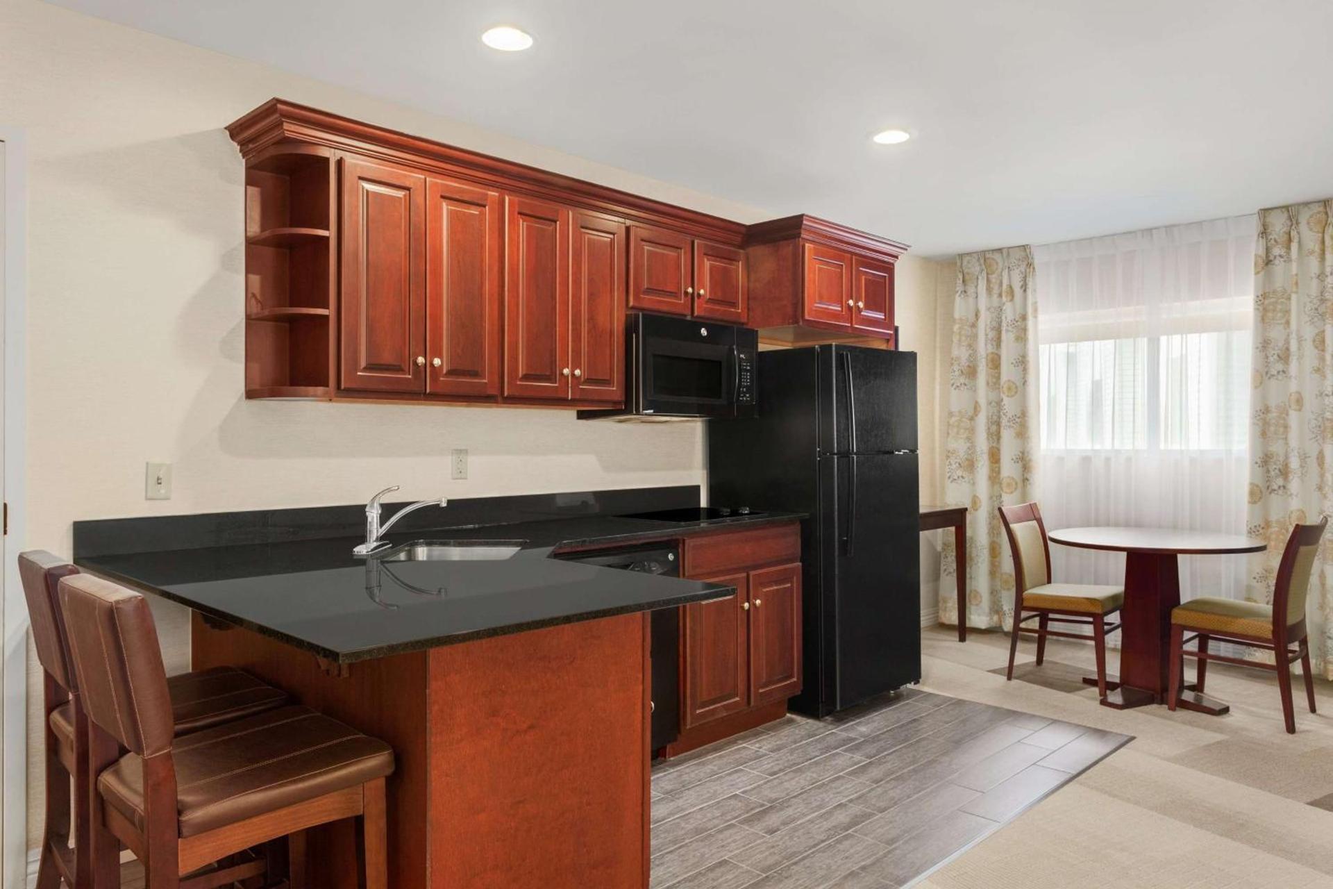 Hampton Inn Burlington - Colchester photo 37