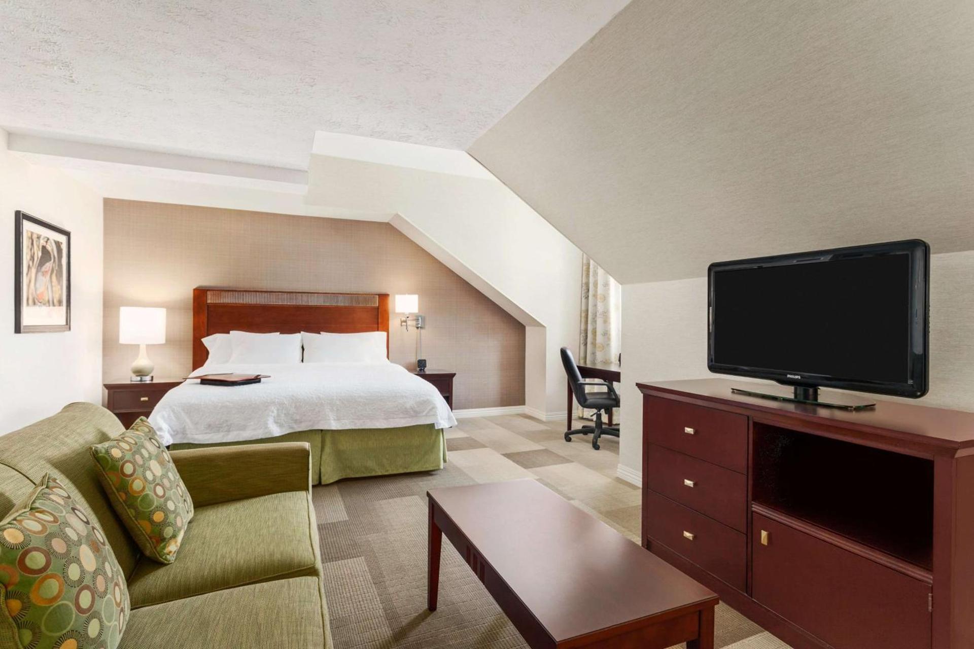 Hampton Inn Burlington - Colchester photo 39