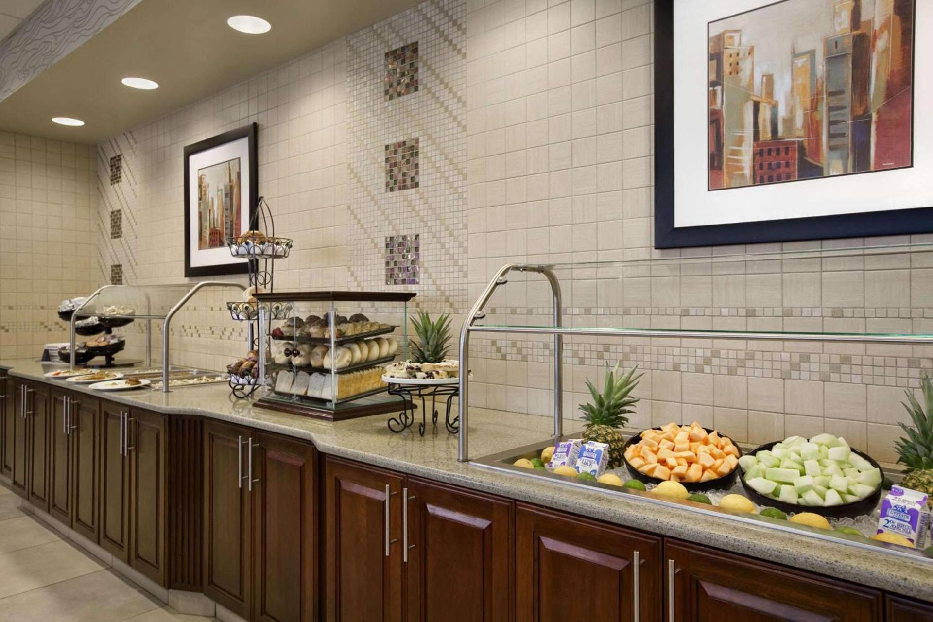 Embassy Suites Buffalo photo 9