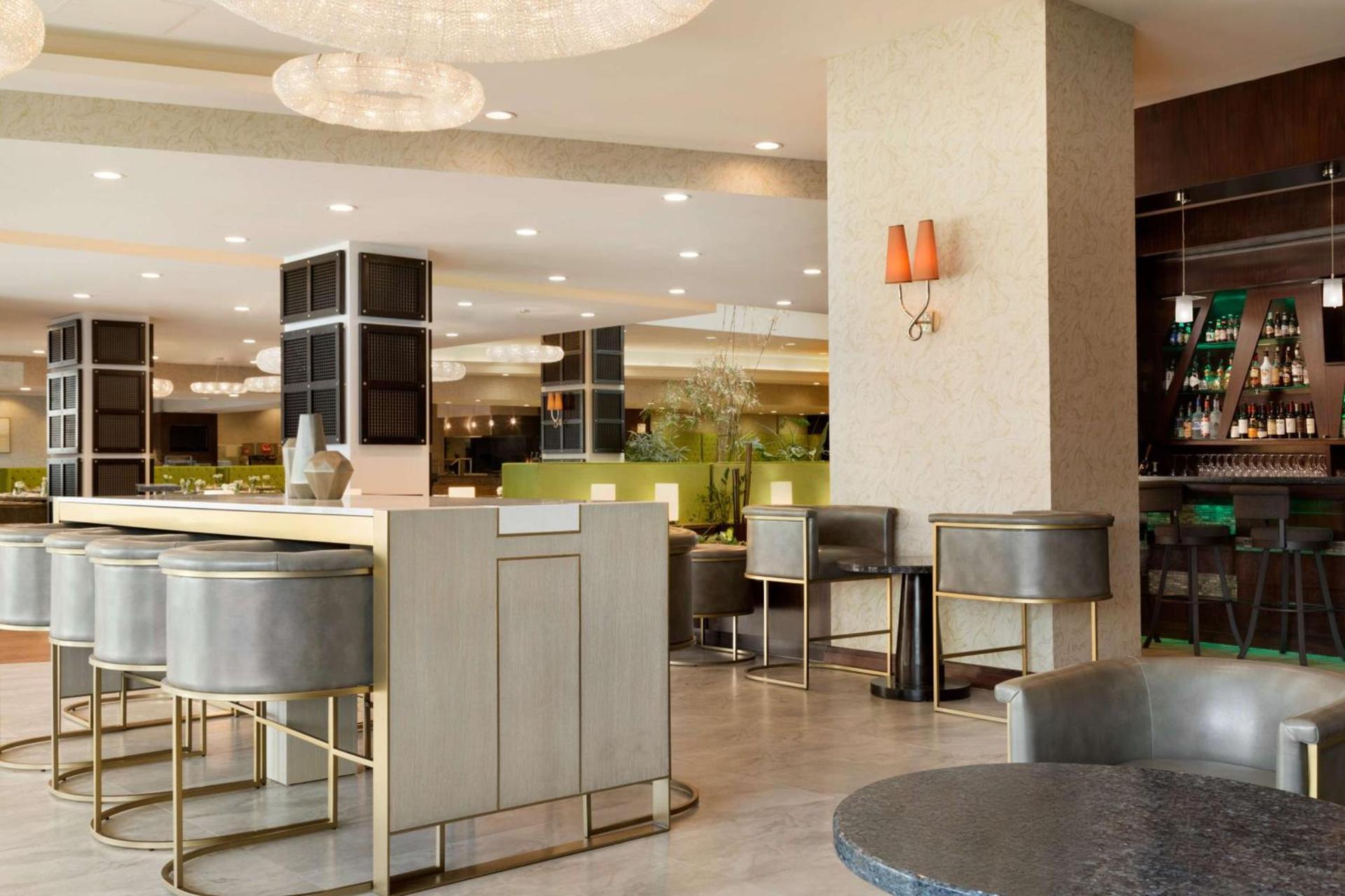 Embassy Suites Los Angeles Glendale photo 3