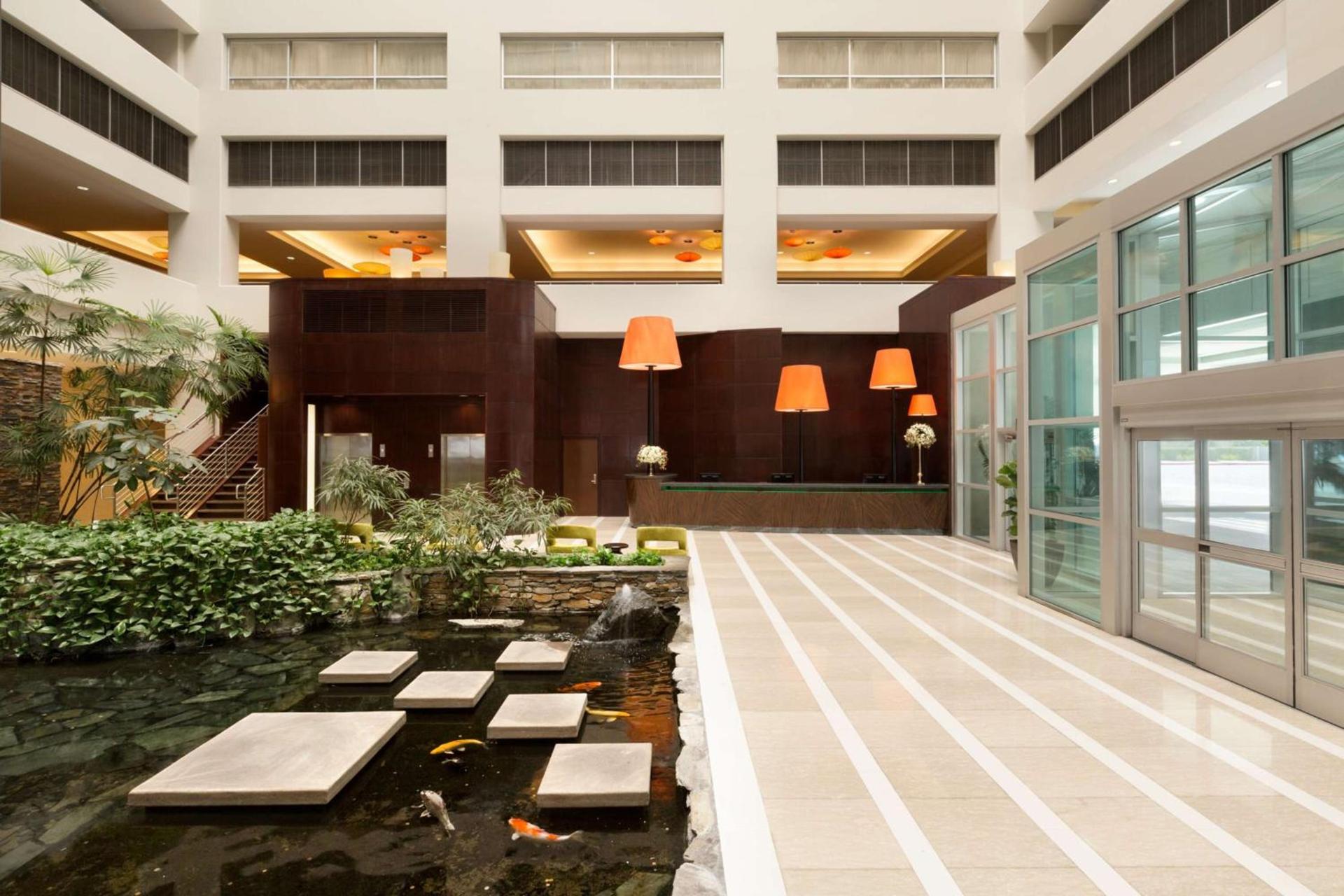 Embassy Suites Los Angeles Glendale photo 4