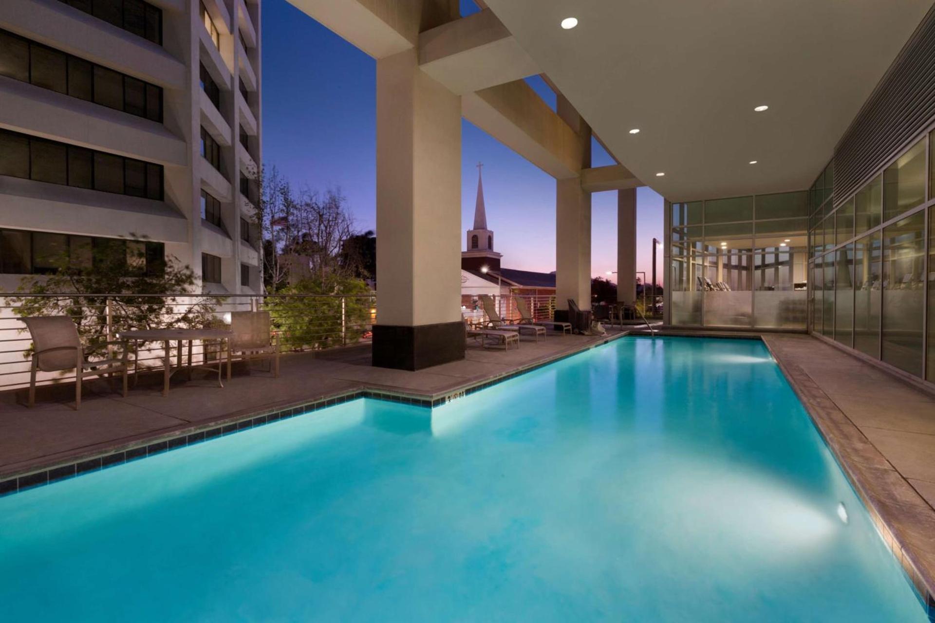 Embassy Suites Los Angeles Glendale photo 6